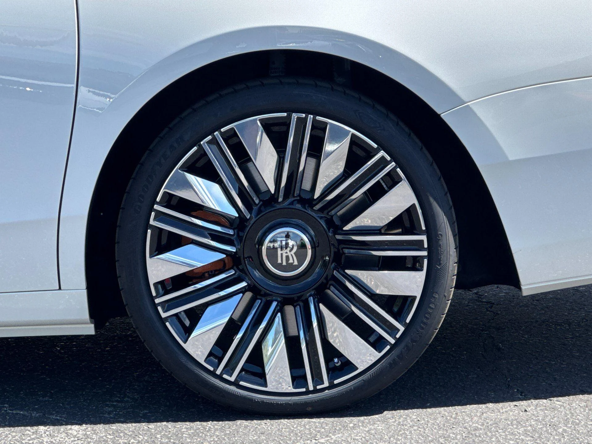 mph027_2219454696_New_2027_Rolls_Royce_Ghost_Sedan_1788944860_50dcc3b529