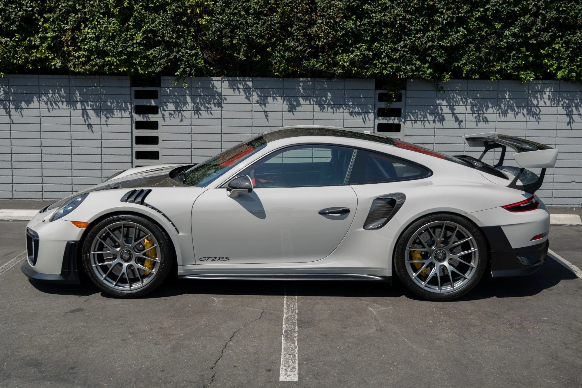 mph027_2223405011_Used_2018_Porsche_911_GT_2_RS_1755904886_5a4a35f43d