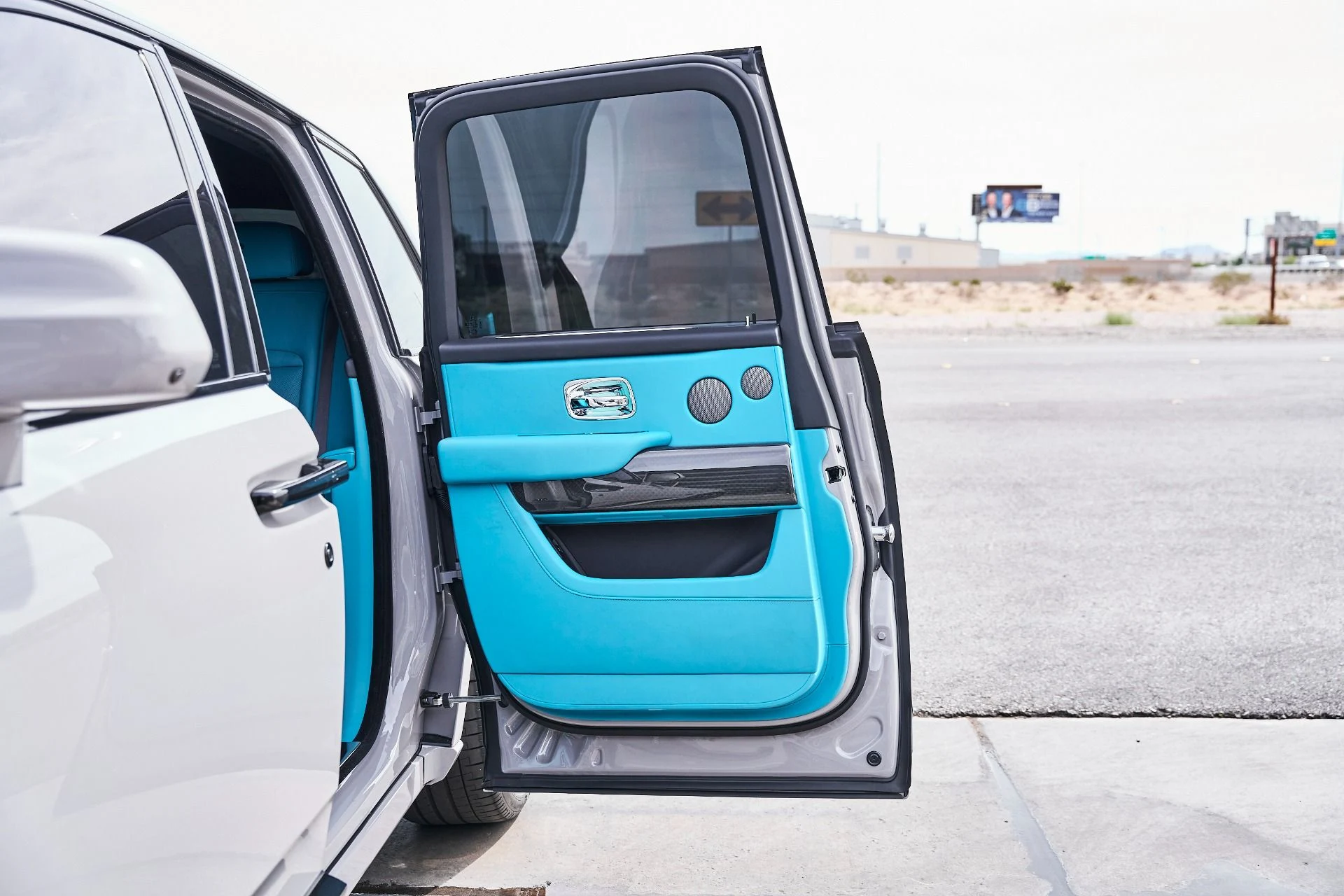 mph027_2223617098_Used_2025_Rolls_Royce_Cullinan_Black_Badge_1774912476_26a027f913