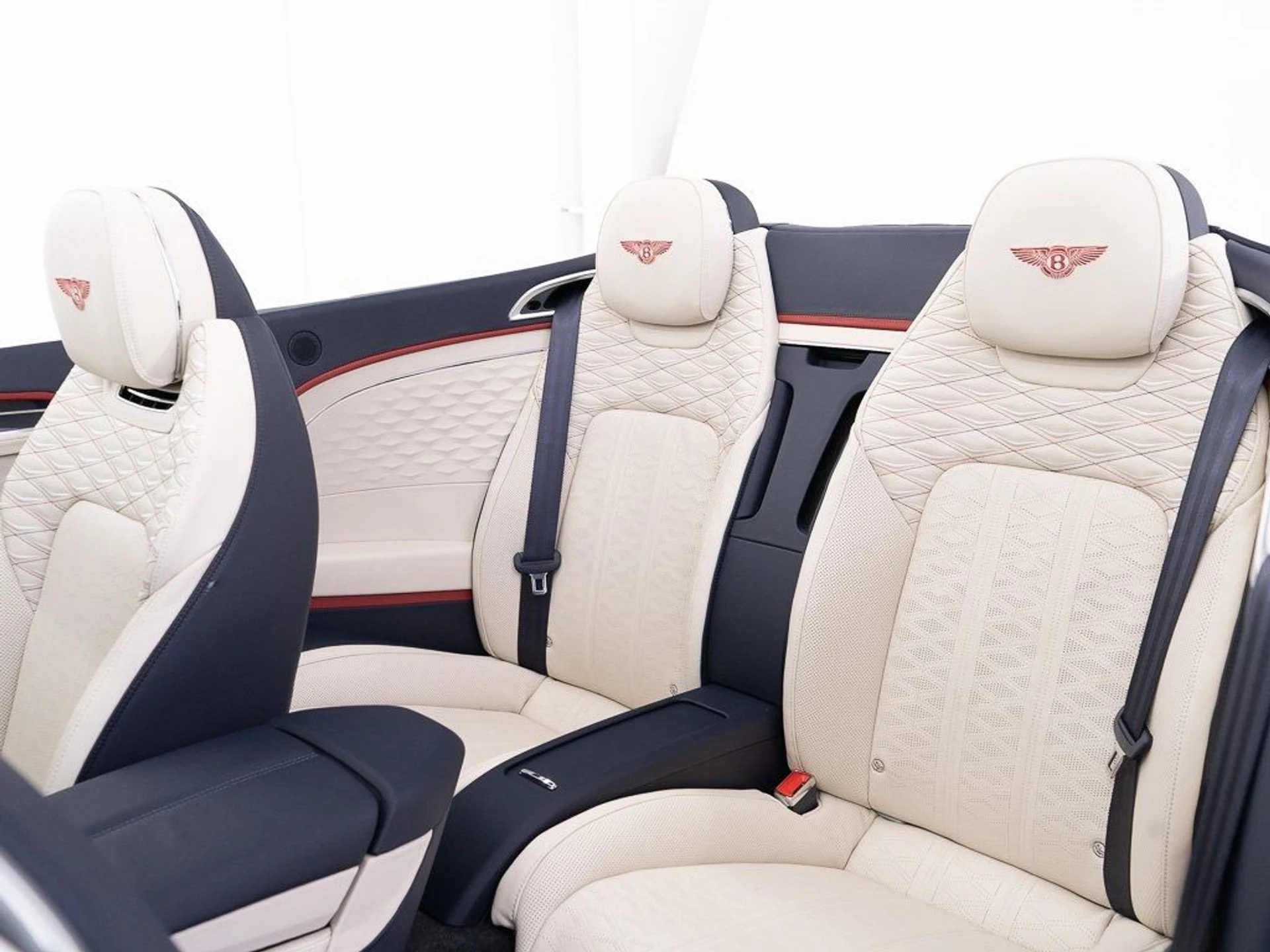 mph027_2224955456_e3de92effac85649bc09c18997c79a61_5dc0438011