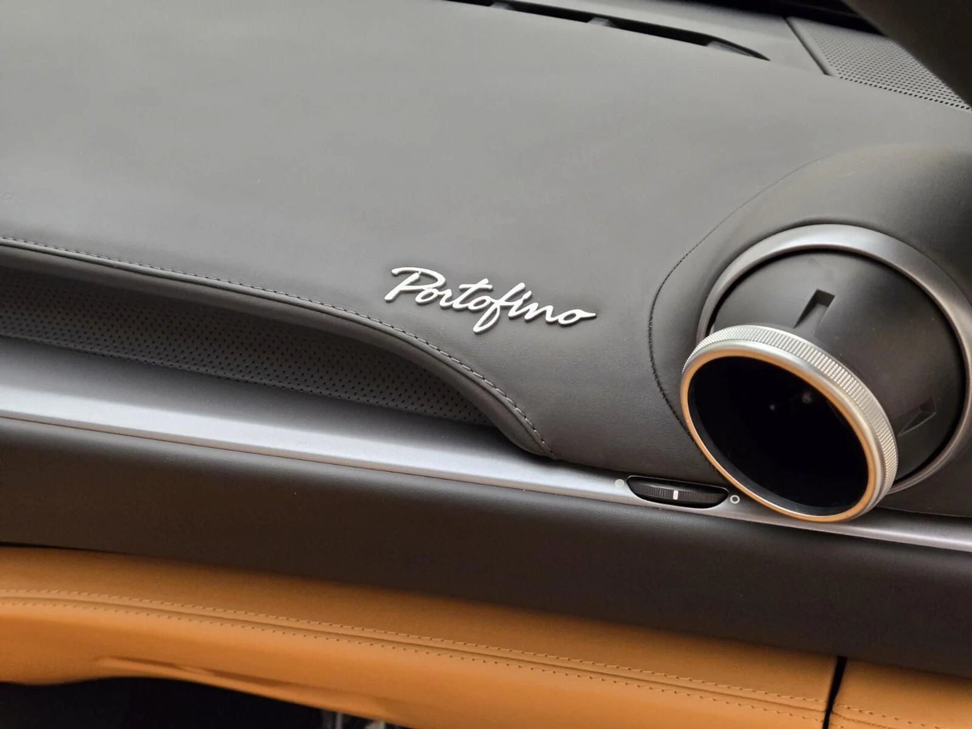 mph027_2227197723_Used_2019_Ferrari_Portofino_1762588086_0225c2e3f5