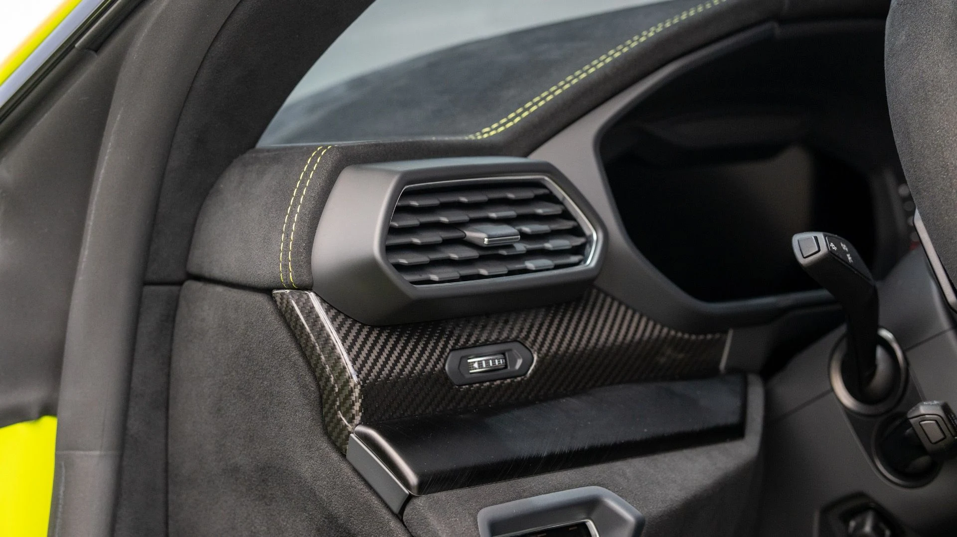 mph027_2233676967_Used_2024_Lamborghini_Urus_Performante_1753476180_3741f02016