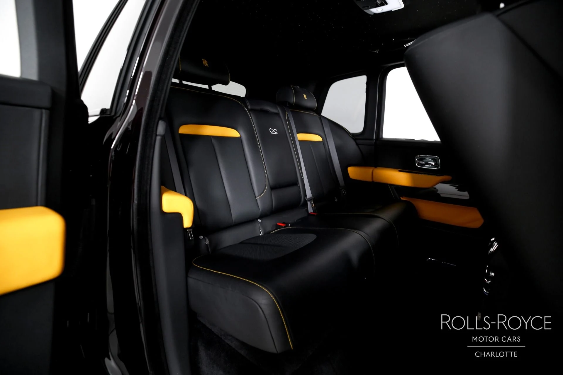 mph027_2246638630_Used_2023_Rolls_Royce_Black_Badge_Cullinan_1767375090_6967f19b0a