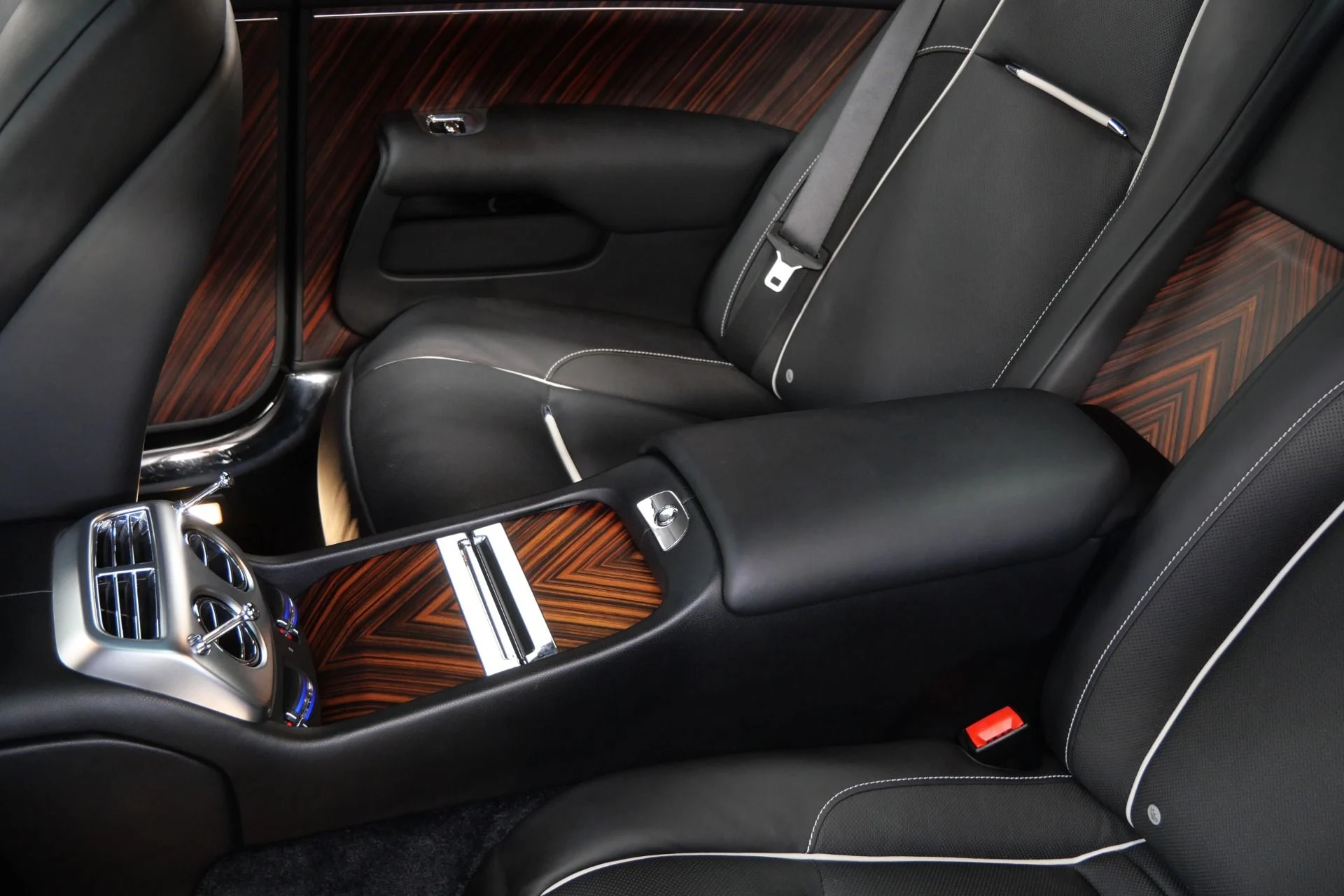 mph027_2248914805_Used_2016_Rolls_Royce_Wraith_The_Wraith_Package_Canadel_Paneling_Driver_Assistance_3_1764606909_5a6998f2ac