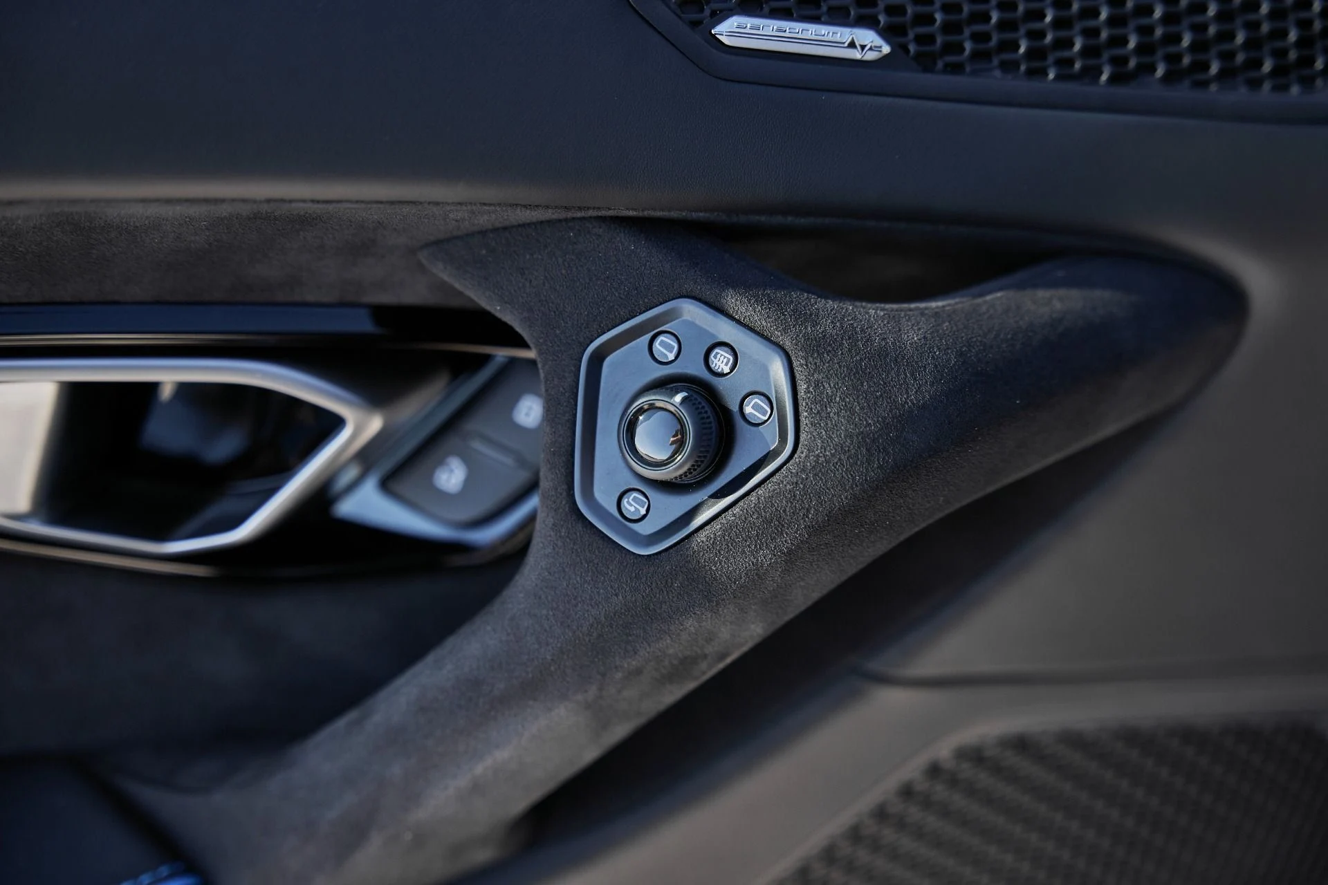 mph027_2252577208_Used_2023_Lamborghini_Huracan_Tecnica_Base_1766024589_a571e26c4d