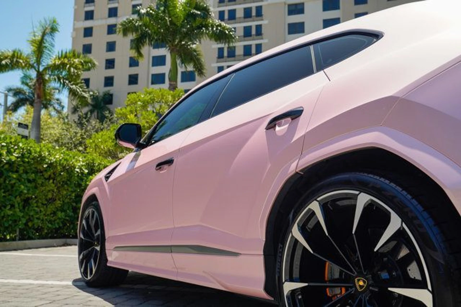 mph027_2257048814_used_2021_lamborghini_urus_awd_14354_22713615_28_640_5caabe6f01