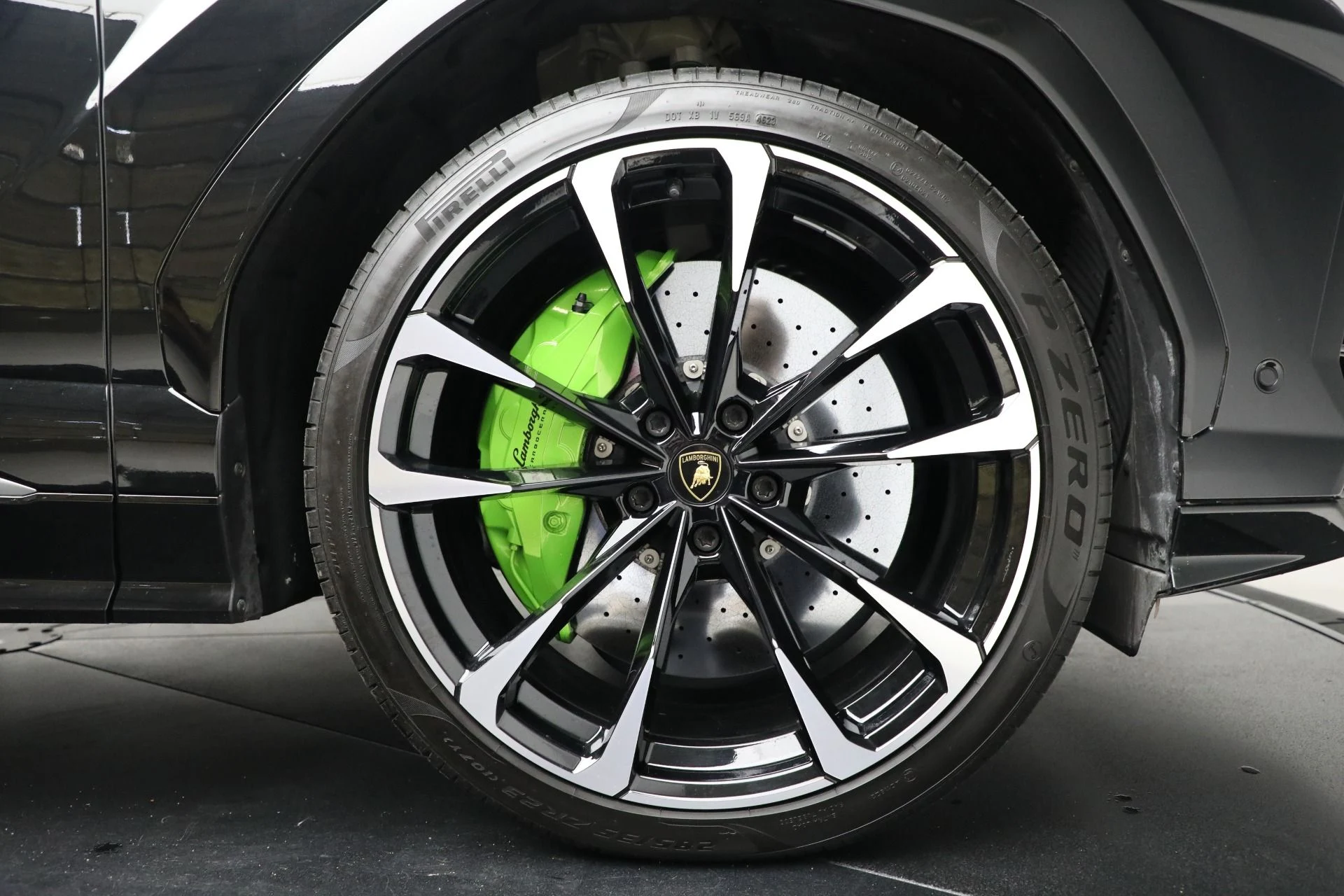 mph027_2258227458_Used_2022_Lamborghini_Urus_1761597990_da026272a8