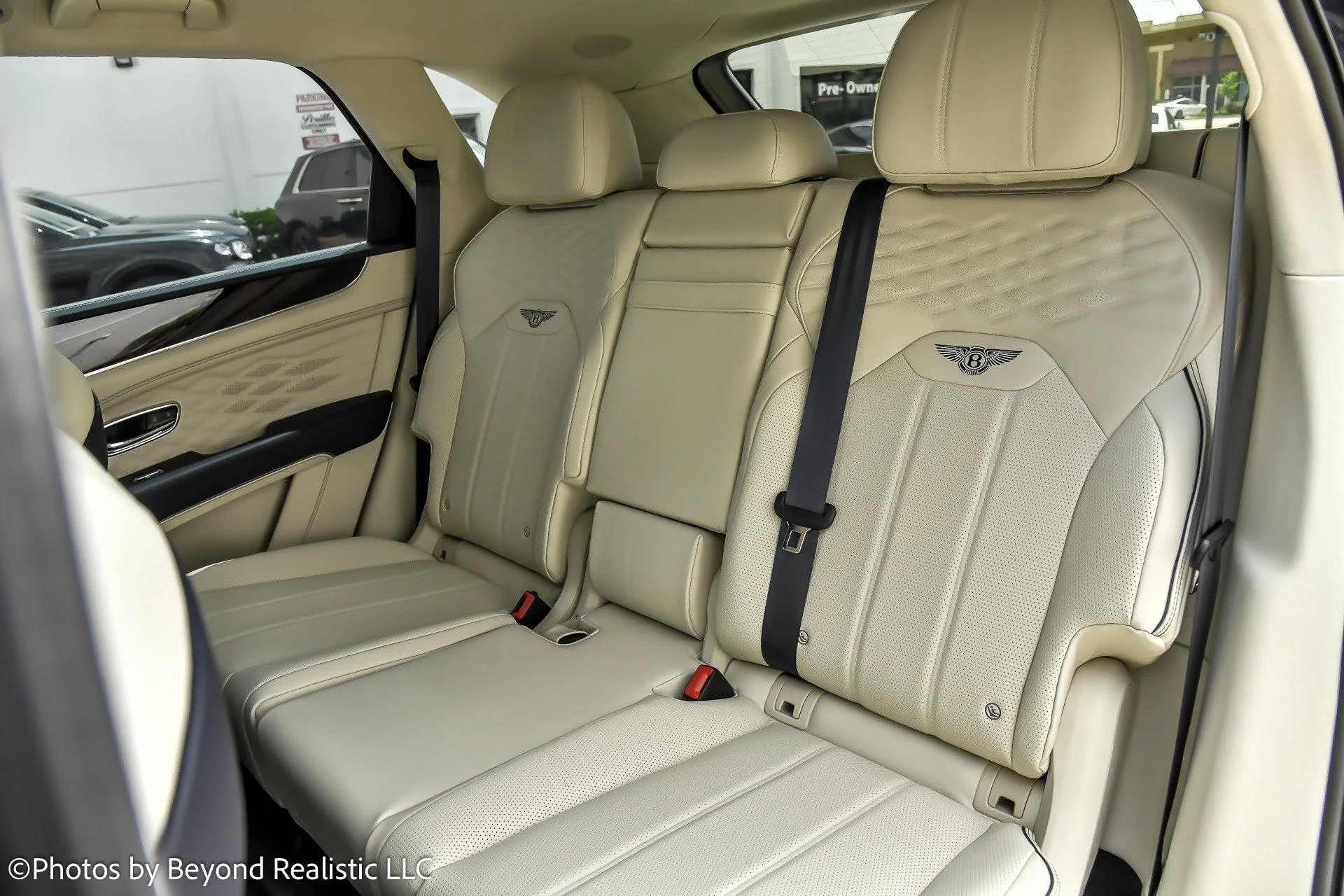 mph027_2271387222_Used_2024_Bentley_Bentayga_Azure_1760342166_fd515a56ed