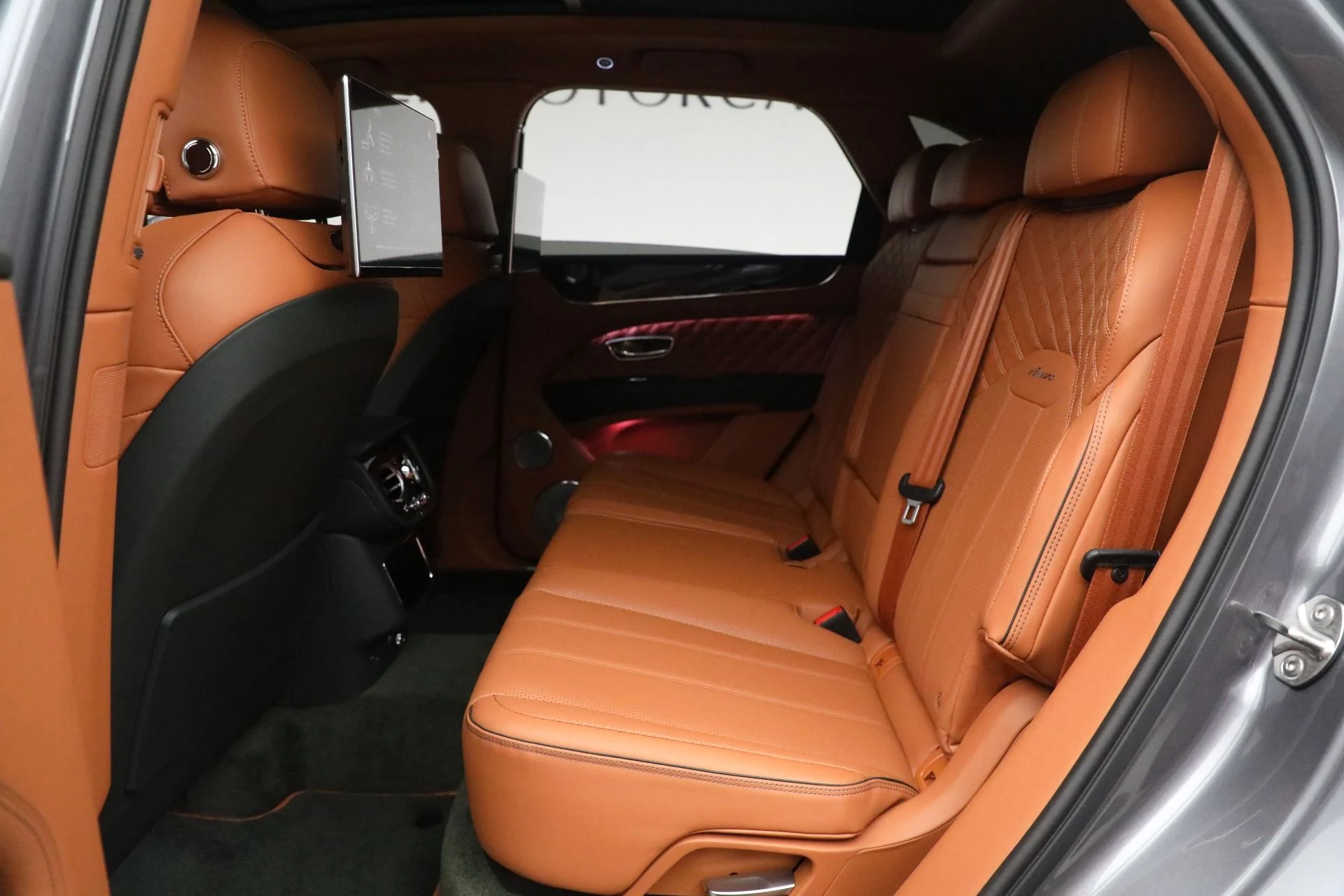 mph027_2272805380_Used_2023_Bentley_Bentayga_Azure_Hybrid_1721850994_dc67d8b60b