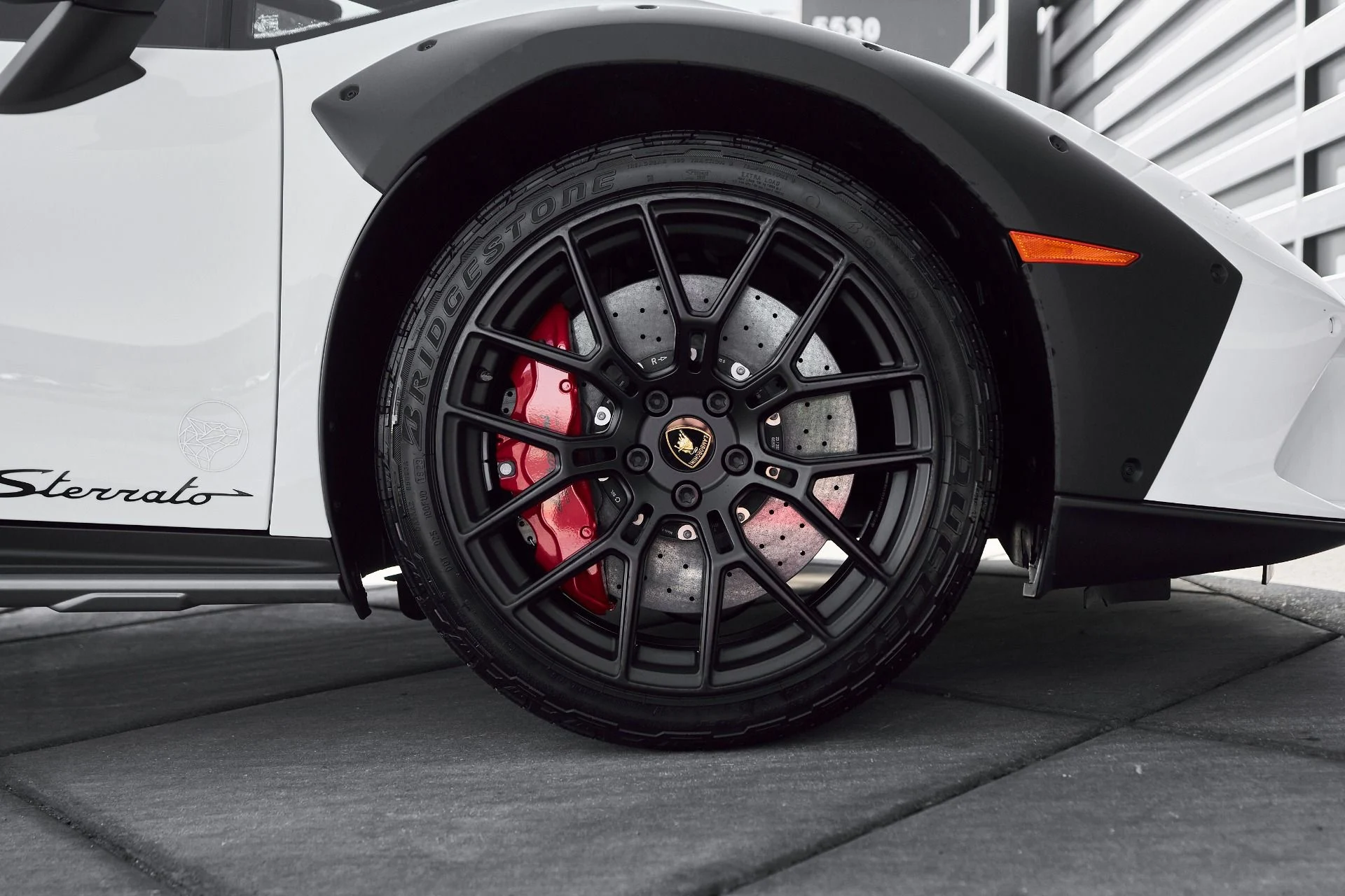 mph027_2284033078_Used_2023_Lamborghini_Huracan_Base_1764123562_2d78b601ab