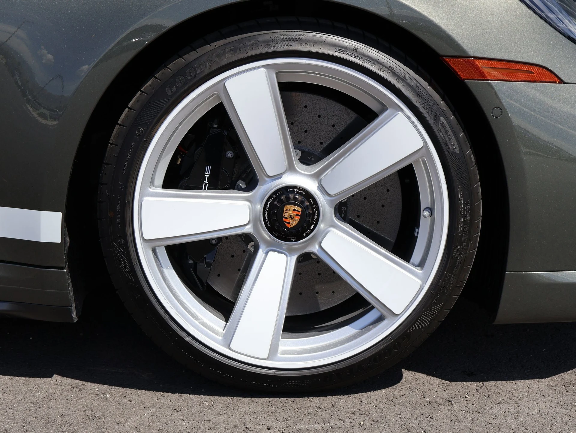 mph027_2289731806_b983c4cc459248a091bb8ac71f58a010_39ec3d9307