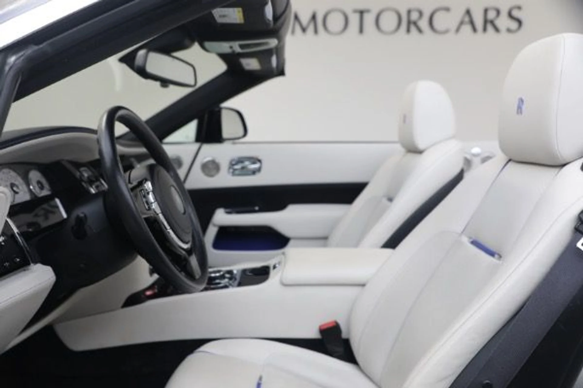 mph027_229115899_Used_2017_Rolls_Royce_Dawn_56b971bc60