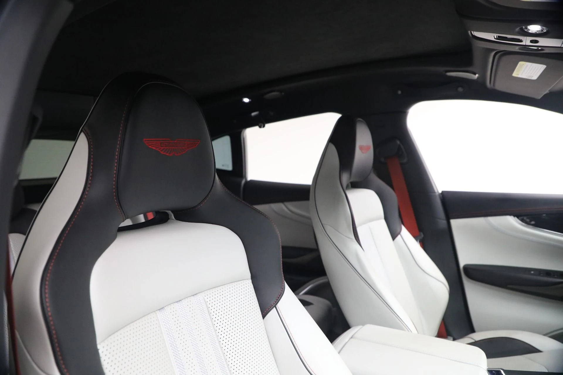 mph027_2295369585_Used_2025_Aston_Martin_DBX_707_1773871461_4a5515d609