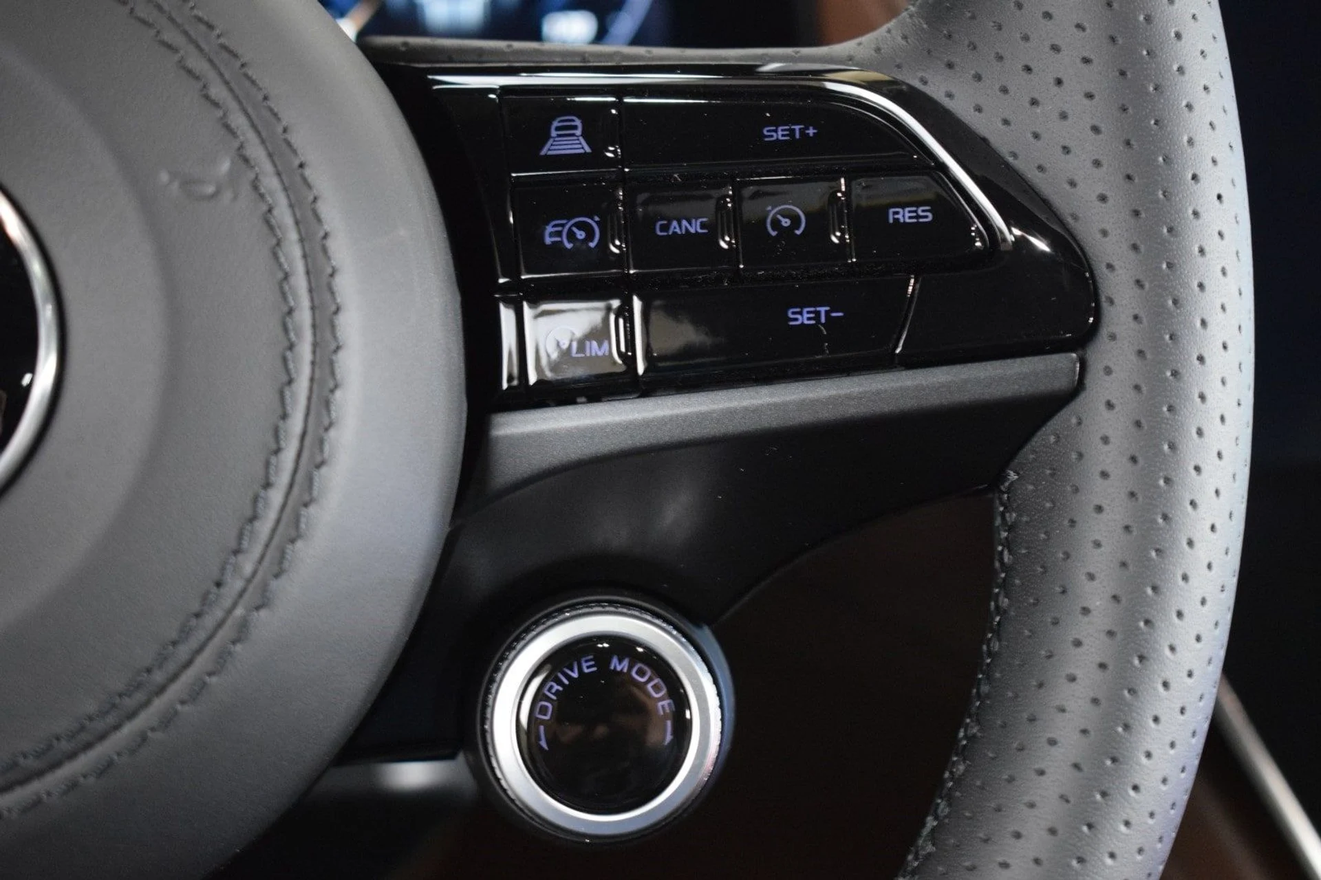 mph027_2298562017_53801675d481394f3a4fd2b8ec1acfd5x_b009a04955