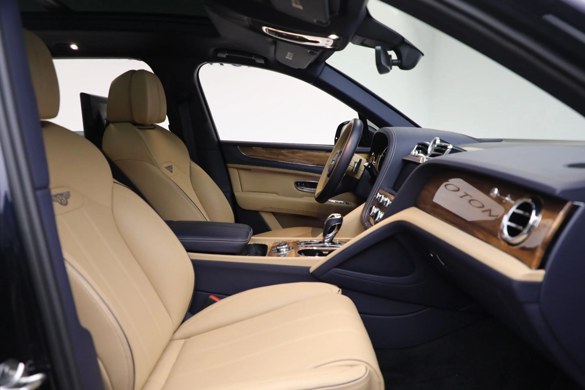 mph027_2302099829_Used_2024_Bentley_Bentayga_EWB_V8_0657e346f7