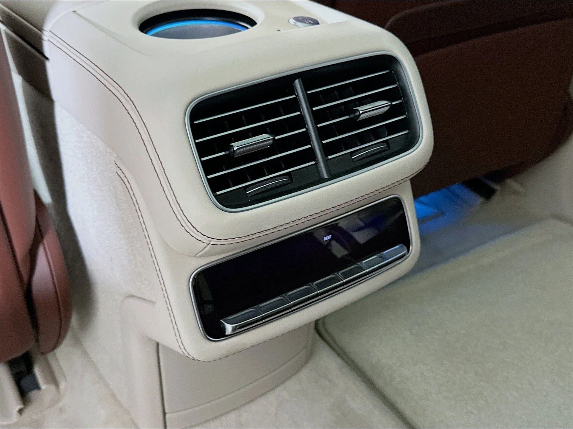 mph027_2303587731_2e1b4d22bc0996f9c56decfa74146782x_702fe1f361