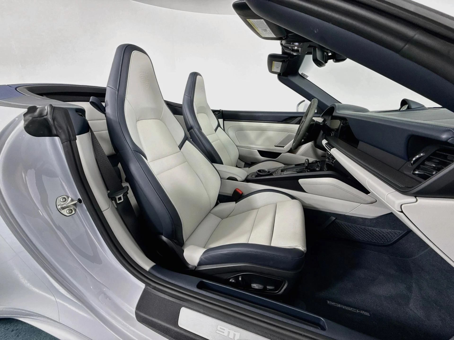 mph027_2308650123_Used_2025_Porsche_911_Carrera_1792182392_64f7acef53