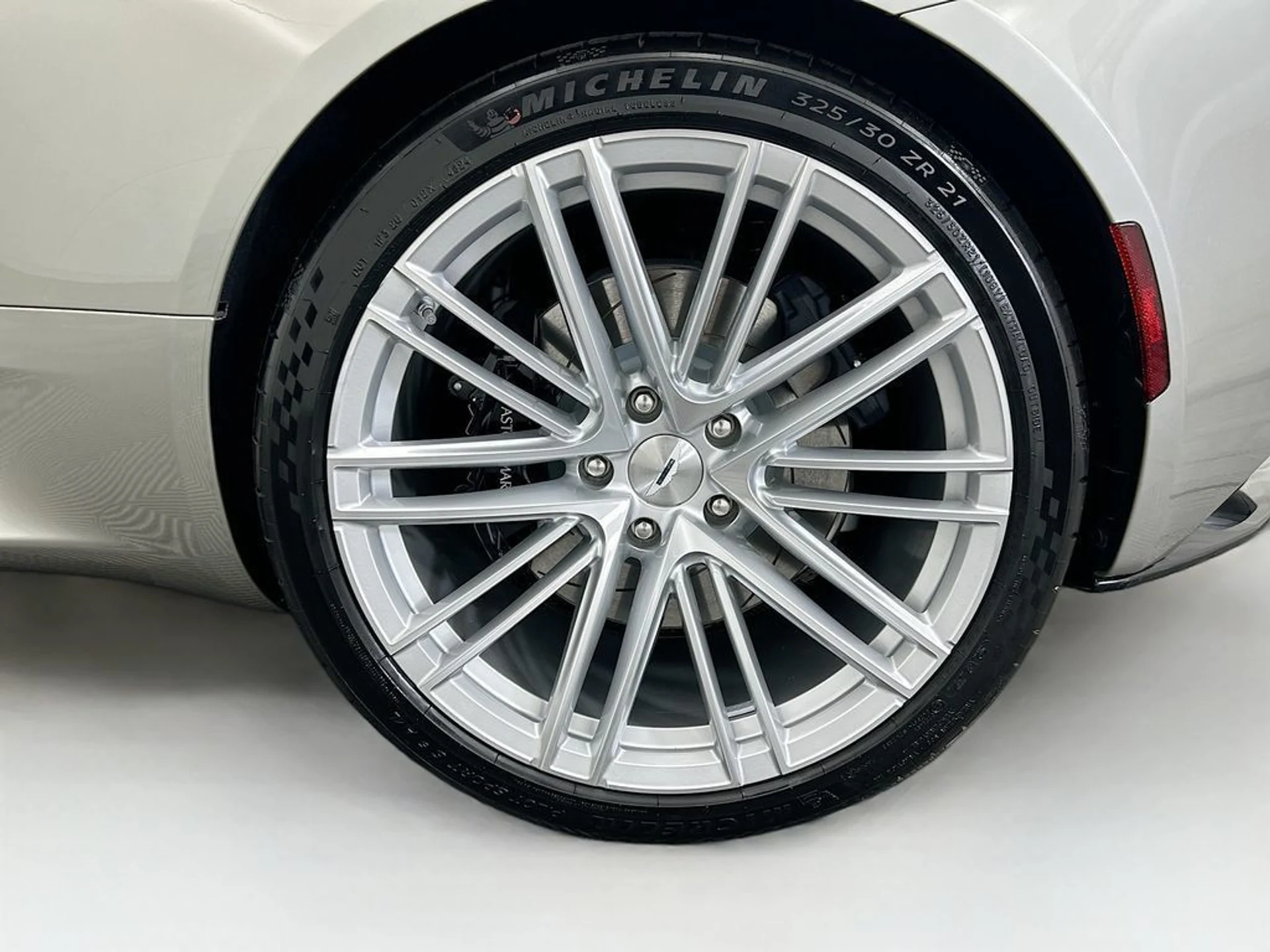 mph027_231341464_used_2026_aston_martin_db12_coupe_8119_22986073_28_1024_b3afc41576