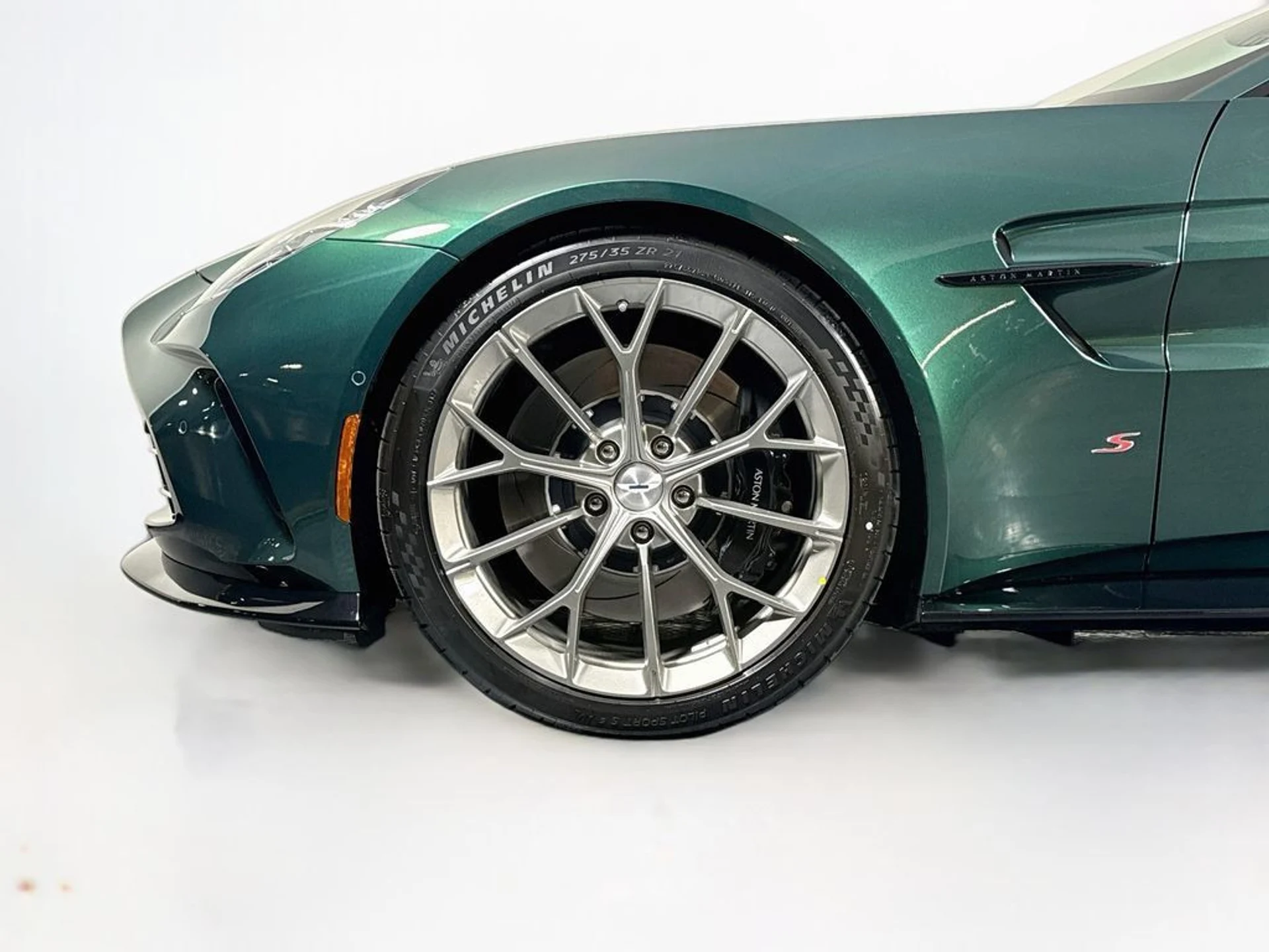 mph027_2315415491_new_2026_aston_martin_vantage_sroadster_11350_23064994_28_1024_c6e2554848