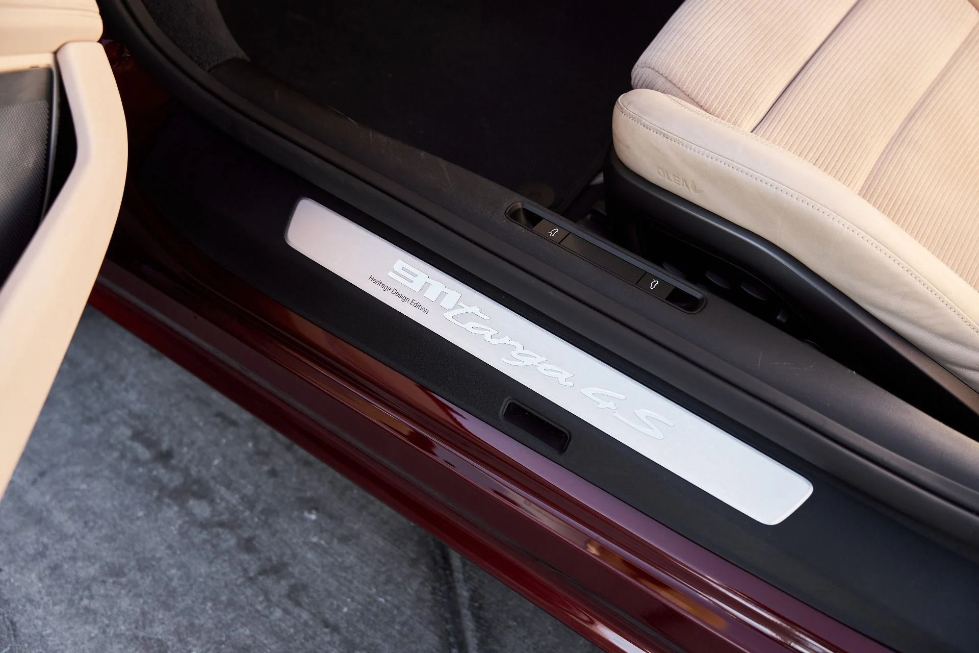 mph027_2318136005_Used_2021_Porsche_911_Targa_4_S_1760993801_3d724f065f