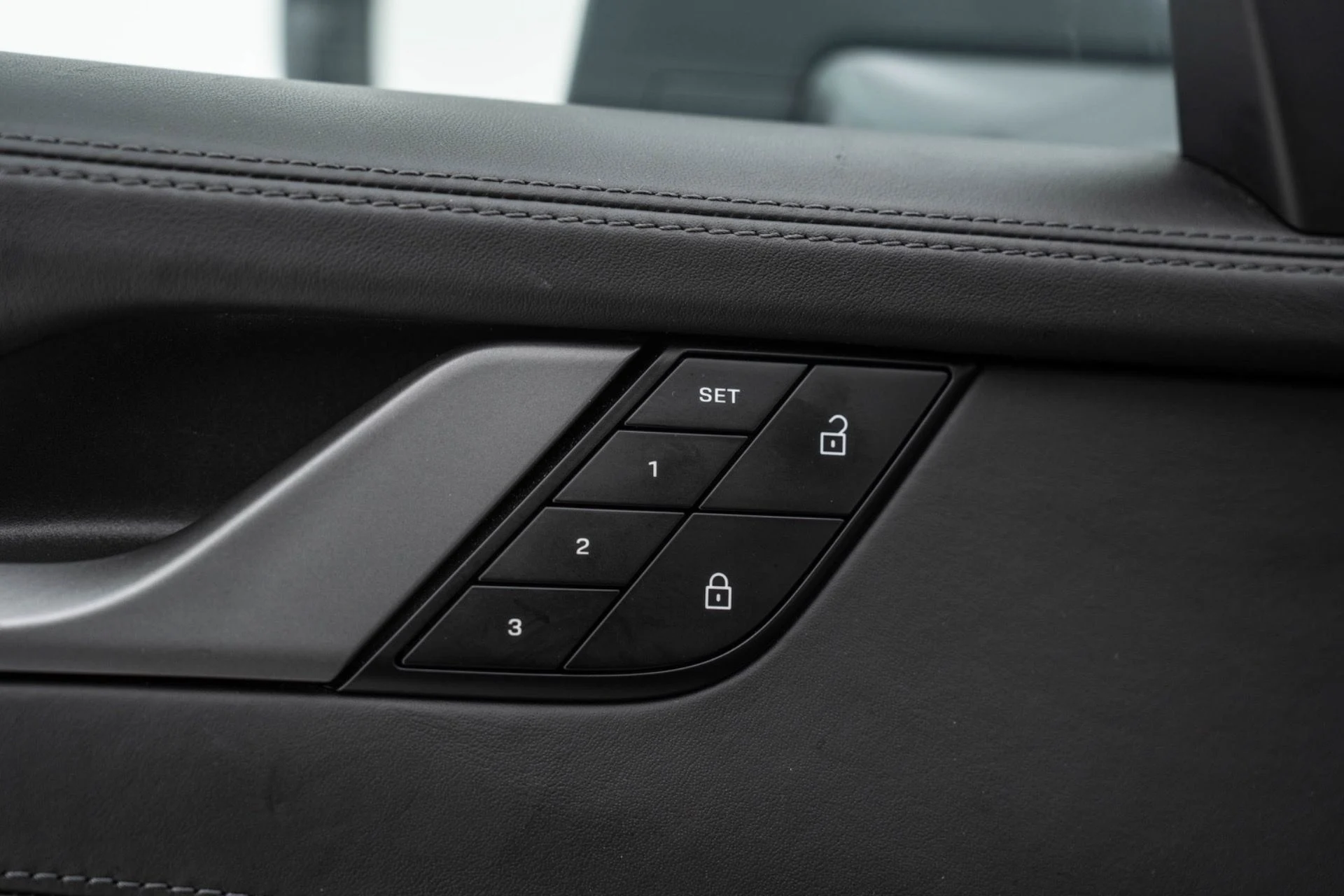 mph027_2319648645_Used_2024_Porsche_911_Carrera_1774628145_8b9e375bbb