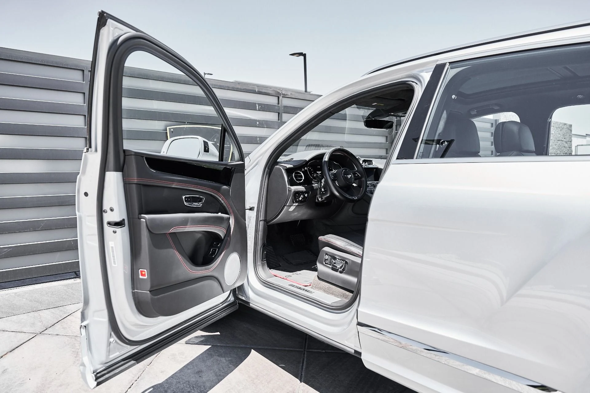 mph027_2321303994_Used_2021_Bentley_Bentayga_V8_1781574949_00fdd0fbdd