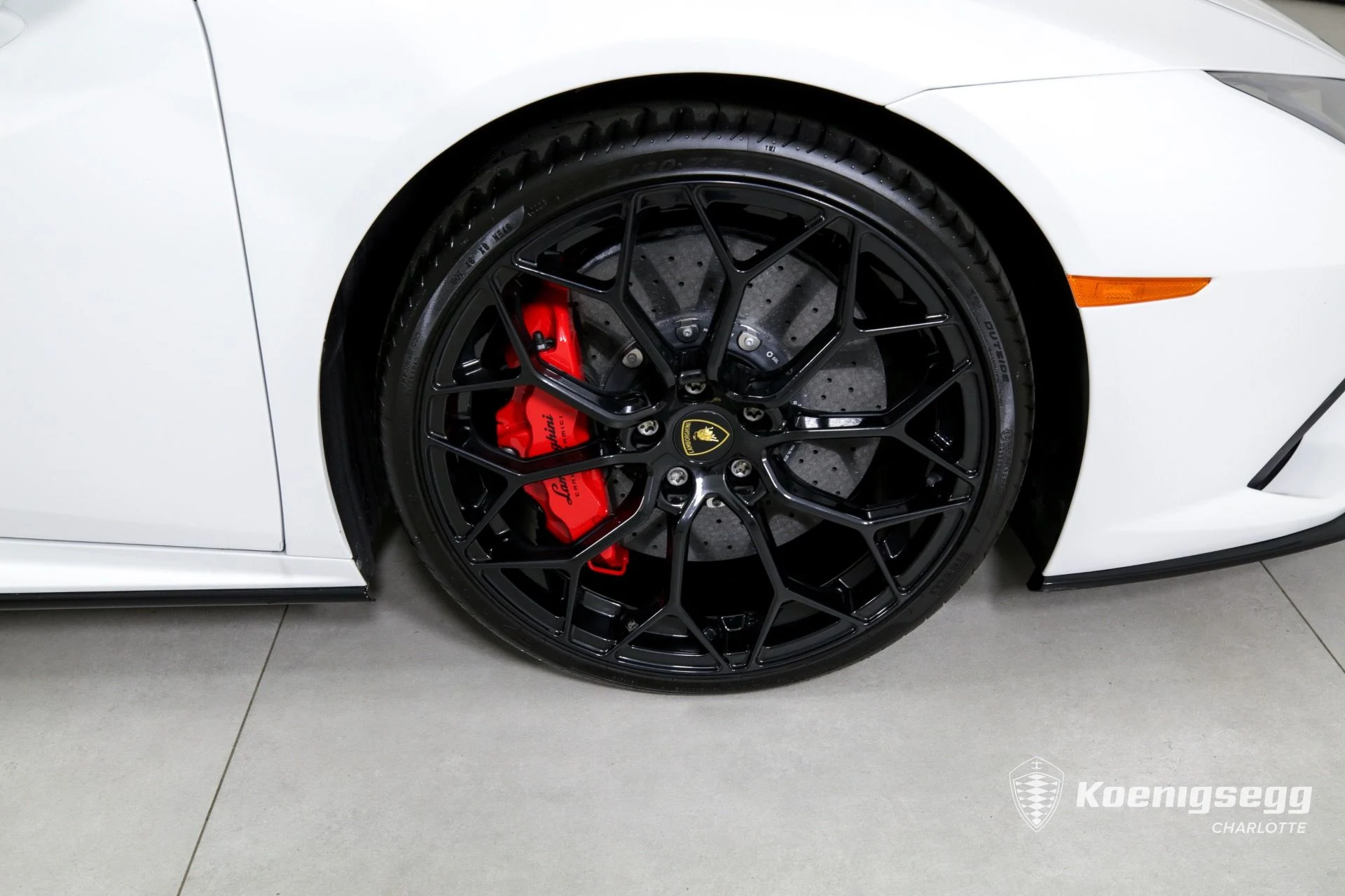 mph027_2322165491_Used_2022_LAMBORGHINI_HURACAN_EVO_1720041211_f13c1a4eb0