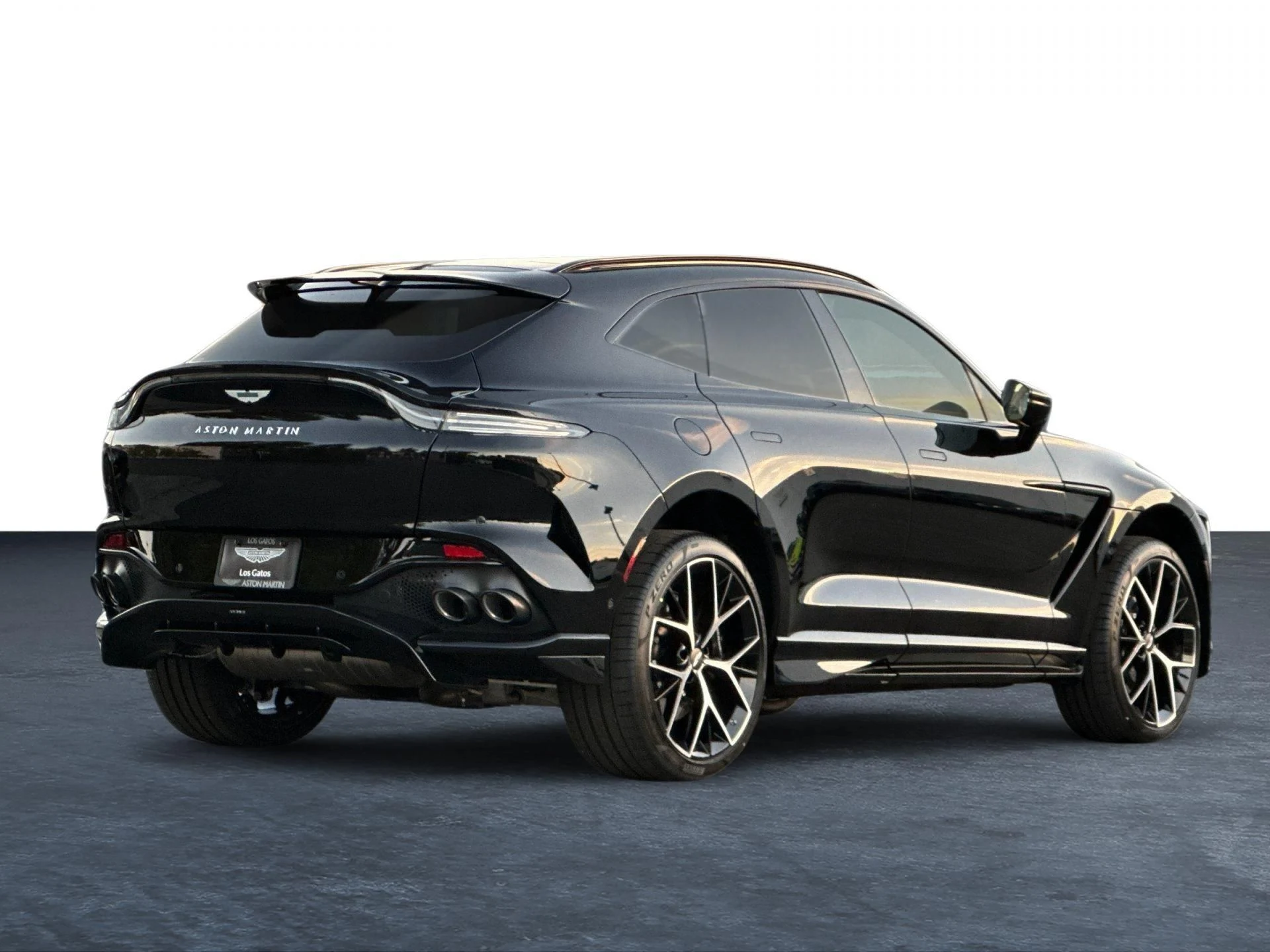 mph027_2325094714_New_2026_Aston_Martin_DBX_707_1764949836_7064e9b5c7