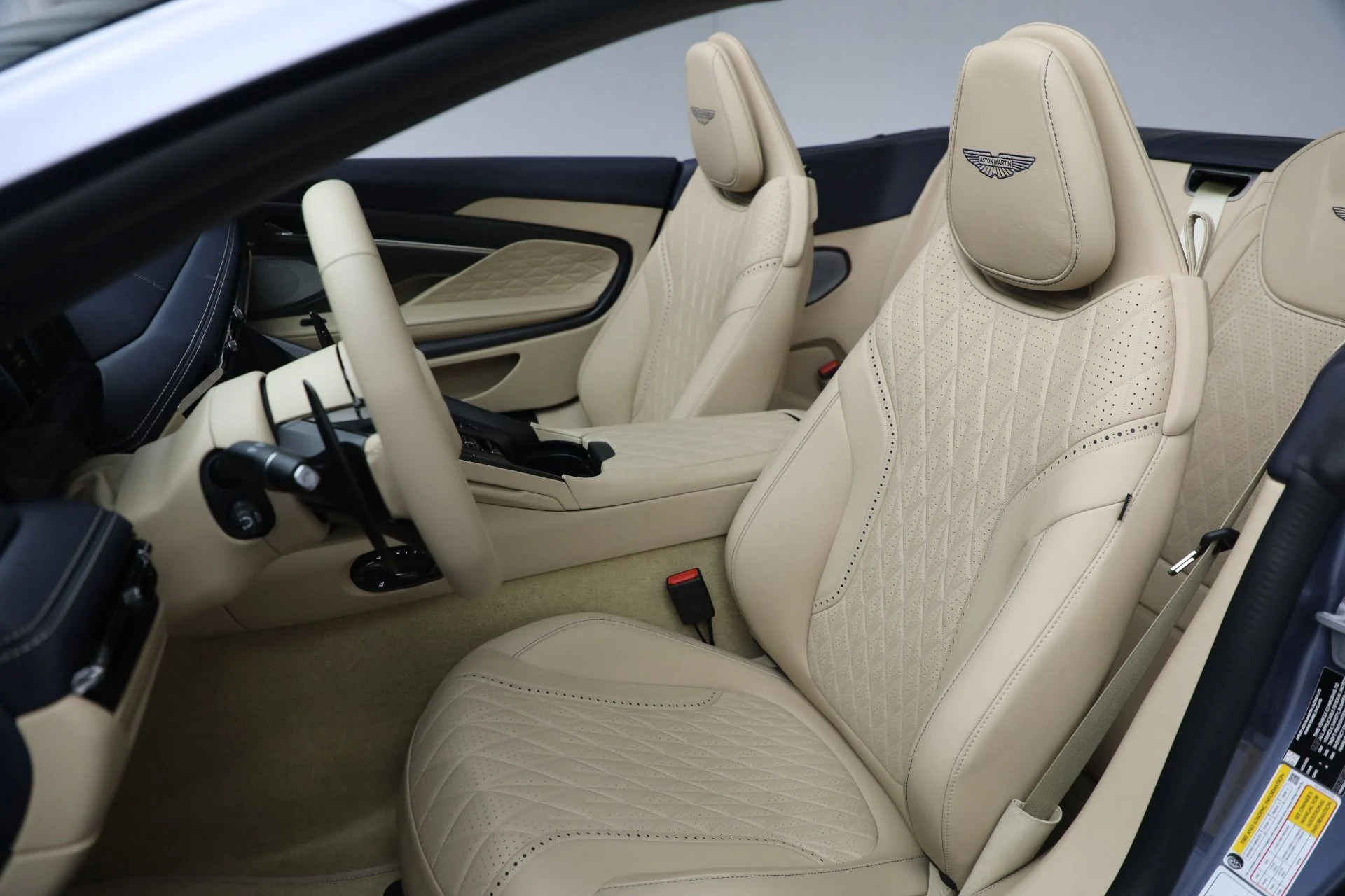mph027_2336645325_New_2025_Aston_Martin_DB_12_Volante_127da10f69