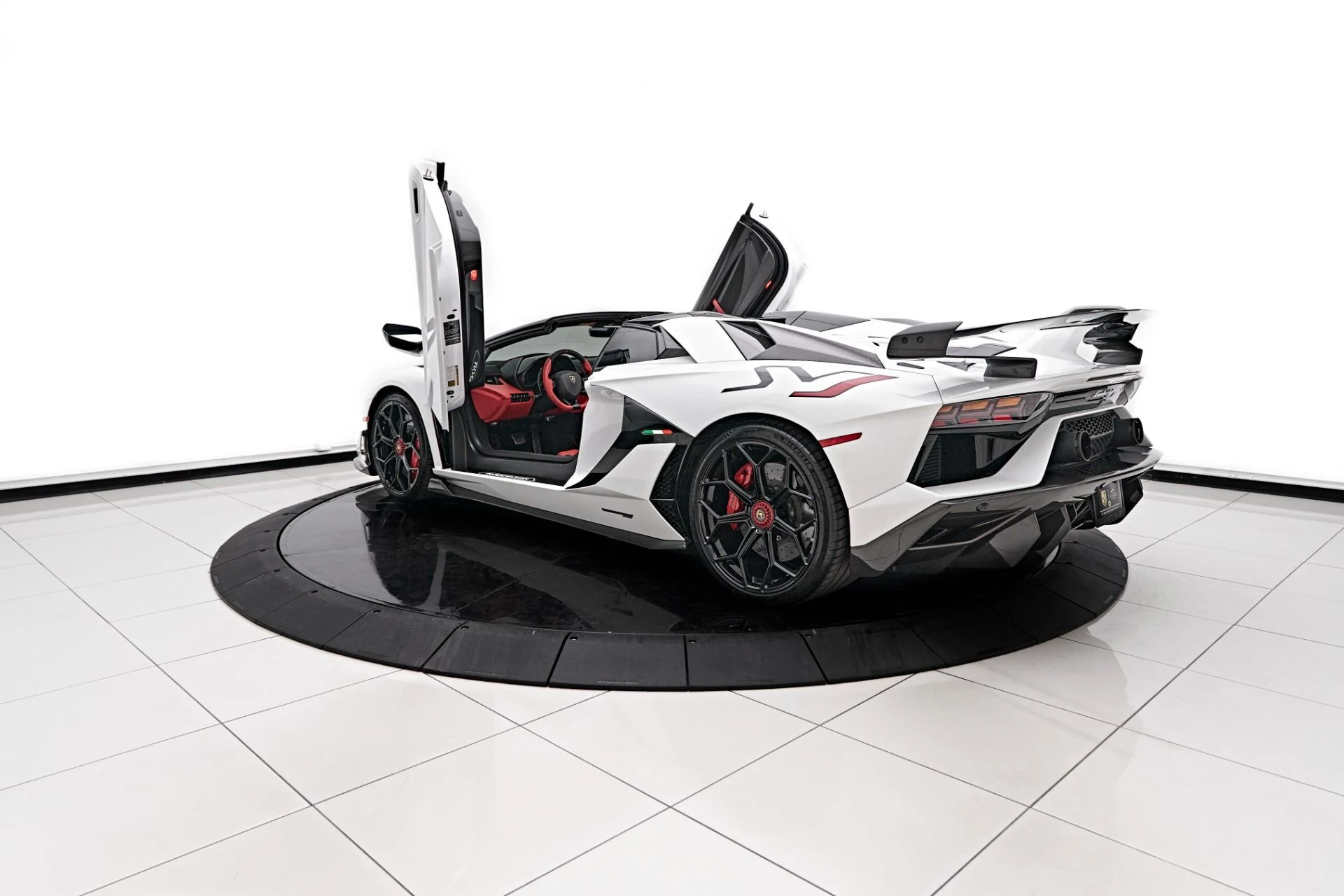 mph027_2357915073_Used_2021_Lamborghini_Aventador_SVJ_Base_1722739728_e6d9bddda3