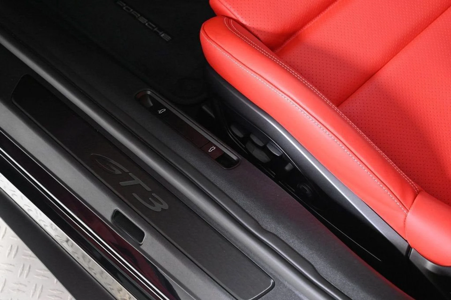 mph027_2364752552_ba0593be17c84f43840aea72b2c77958_d26970ff07