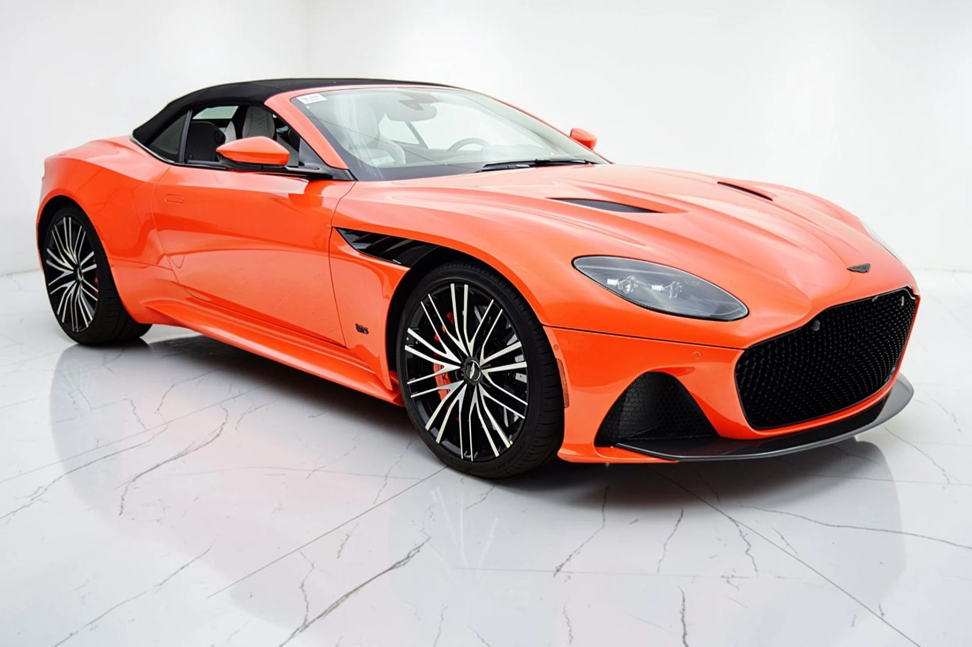 mph027_2374253867_Used_2023_Aston_Martin_DBS_Volante_a4f35f1b5e