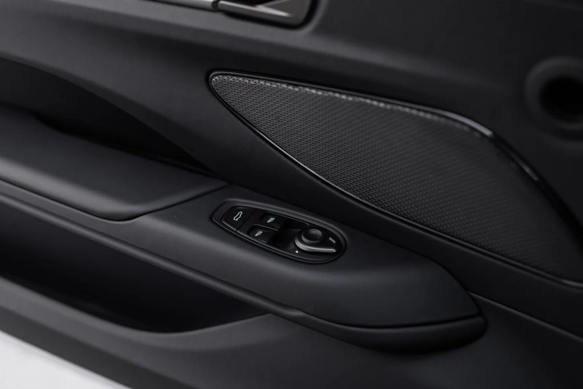 mph027_2377579008_87cf4906f14aa6f2a78f4f989deecdbax_0039d98c5d