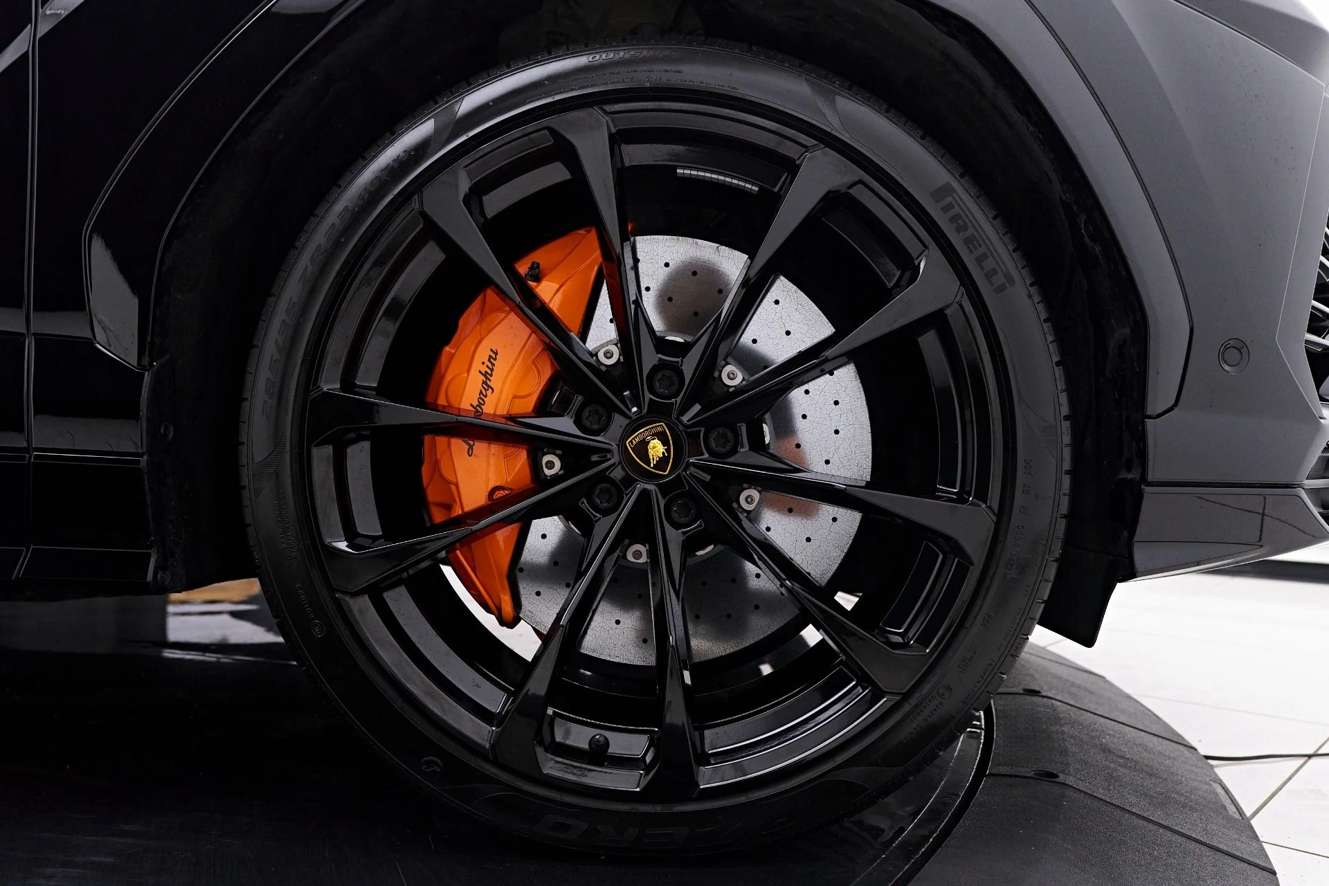 mph027_2386926955_Used_2022_Lamborghini_Urus_1753311555_8b040ddfd1
