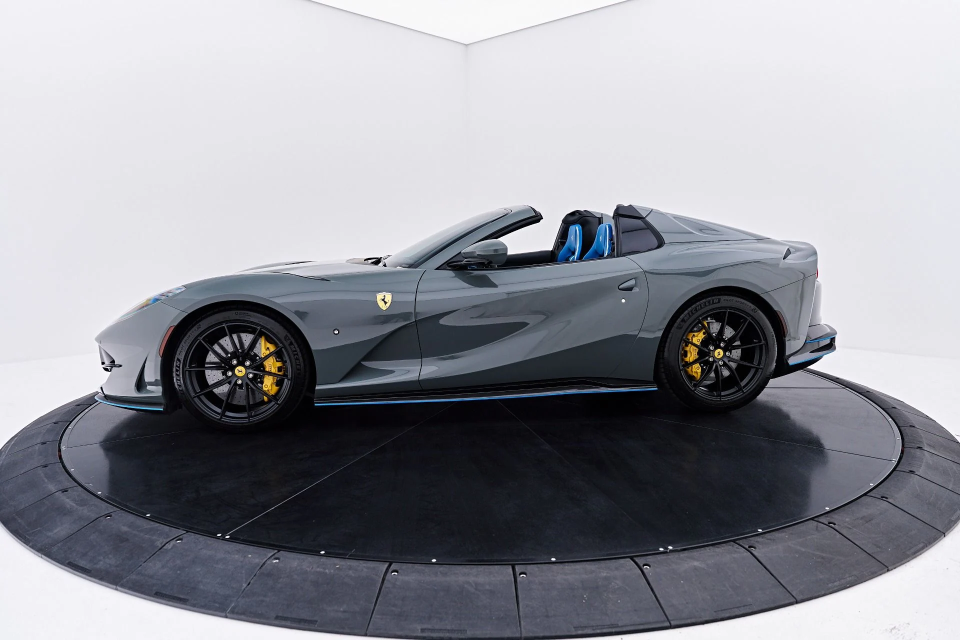 mph027_2388877353_Used_2023_Ferrari_812_GTS_Base_1785431360_93342cd60c