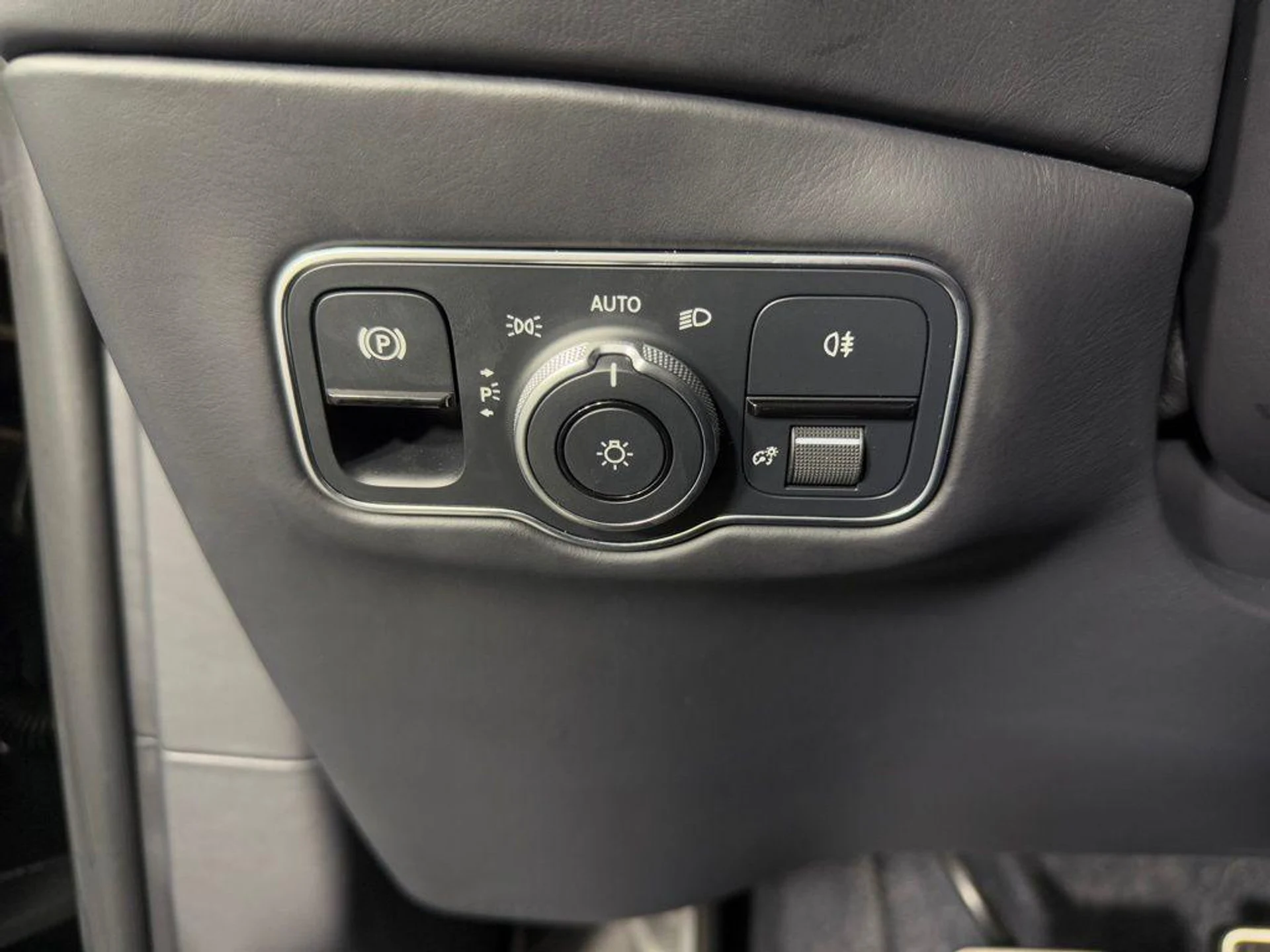 mph027_2395168776_xn6_UDQCI_Fge_W_Npu9e_Q9_M011_E_ls_b5eee4de5a