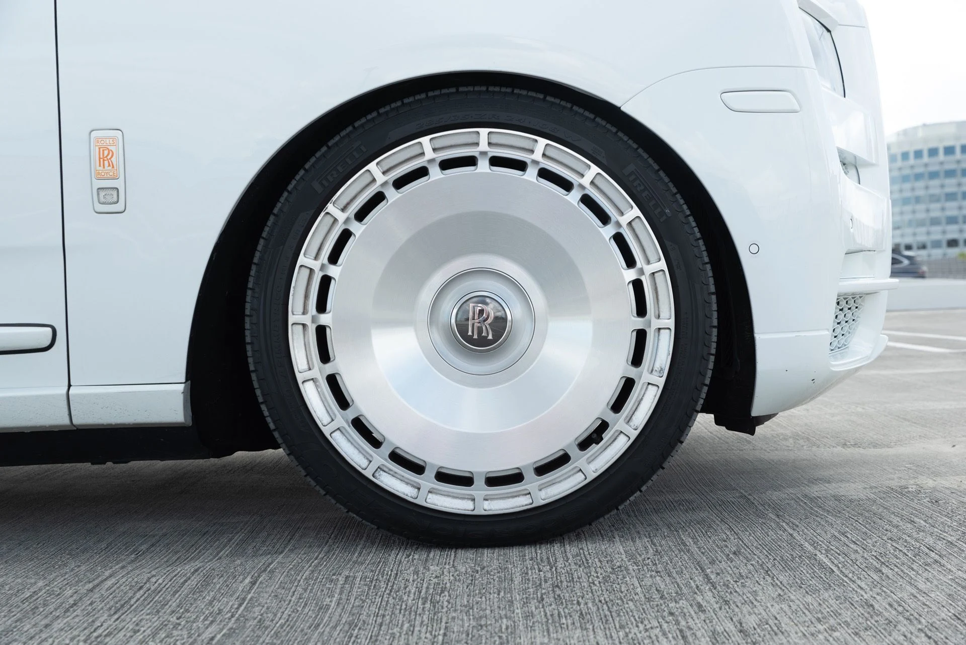 mph027_2404509635_Used_2020_Rolls_Royce_Cullinan_1764721010_1a87dd4fc3