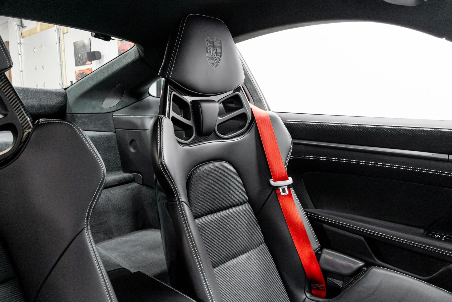 mph027_2406646186_Used_2024_Porsche_911_GT_3_Touring_1770958788_18a2075085