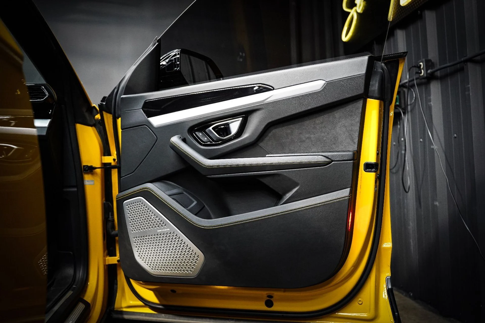 mph027_2407317058_37414663_02088_2020_lamborghini_urus_049_6faeb8bc18