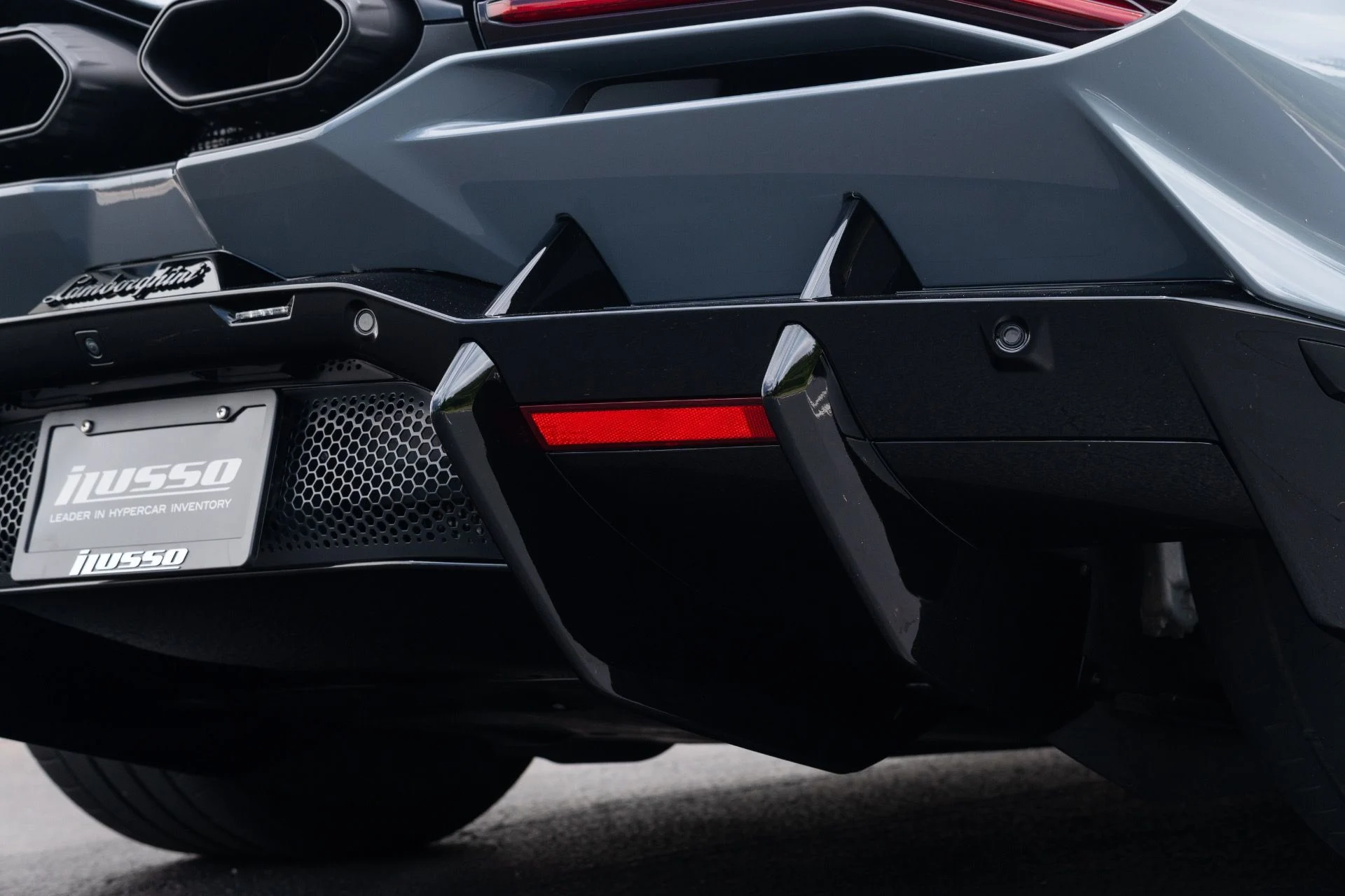 mph027_2410502567_Used_2024_Lamborghini_Revuelto_1778880537_17a76252eb