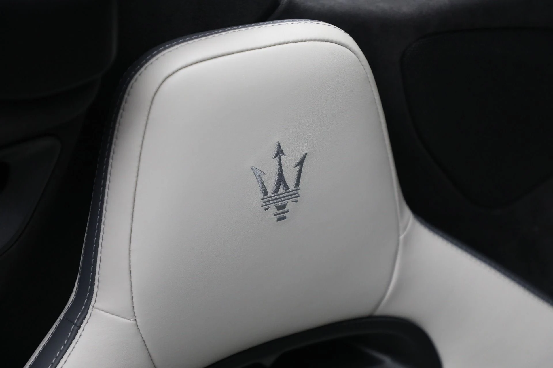 mph027_2411158410_Used_2023_Maserati_MC_20_Cielo_d1627e20c9