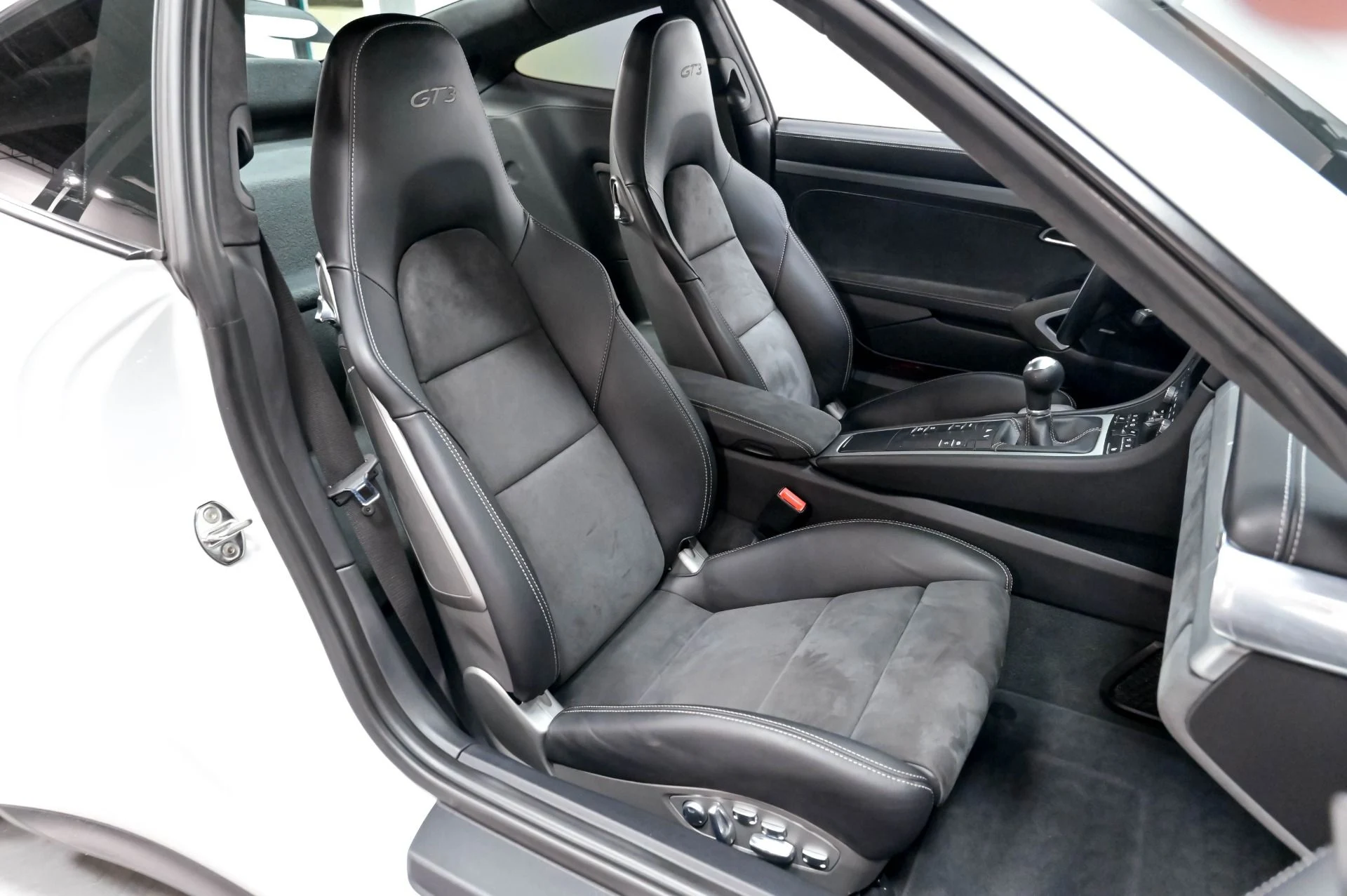 mph027_2412078889_Used_2018_Porsche_911_GT_3_1778195447_44d48137de