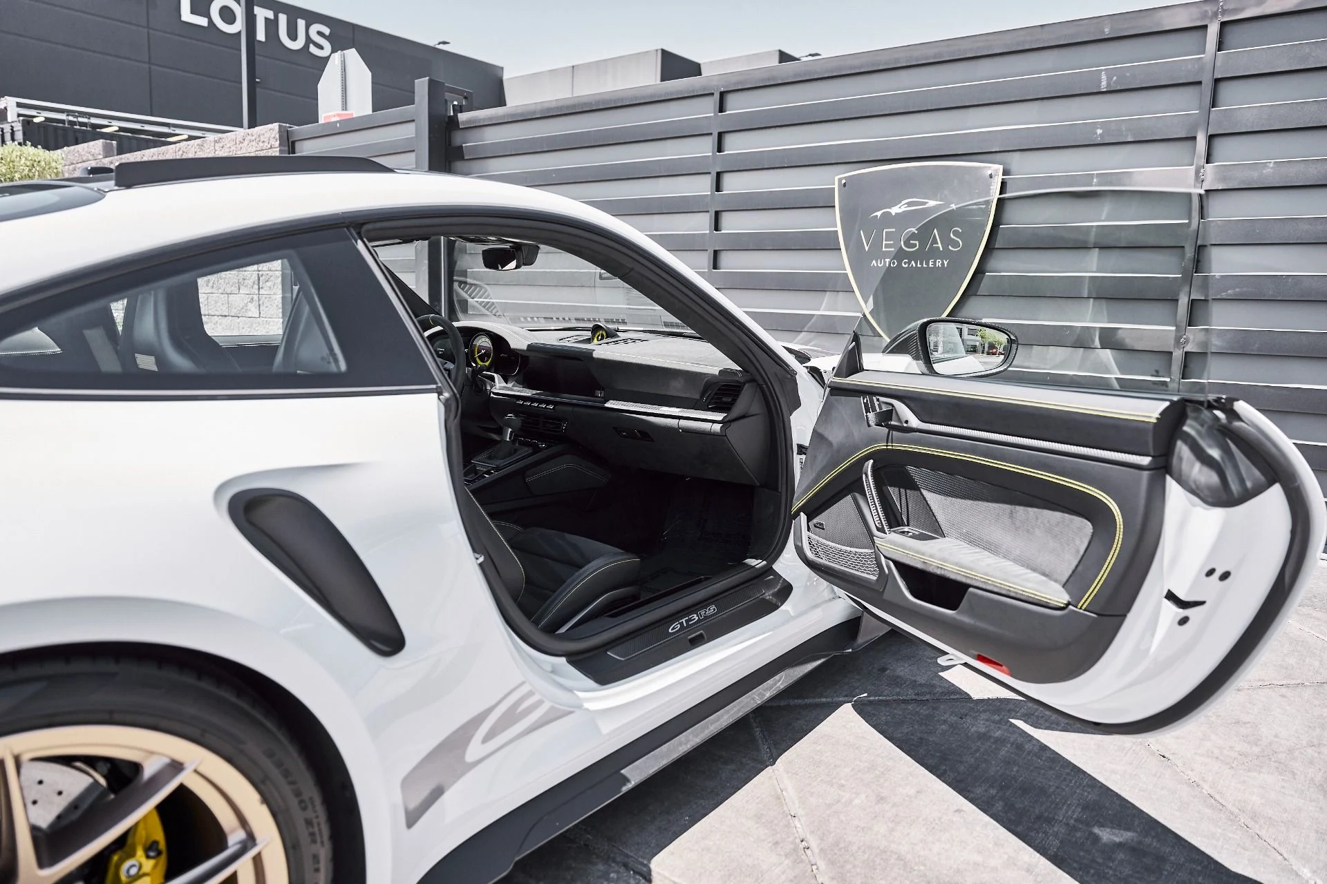 mph027_2420280904_Used_2025_Porsche_911_GT_3_RS_1780614705_ba49a06df7