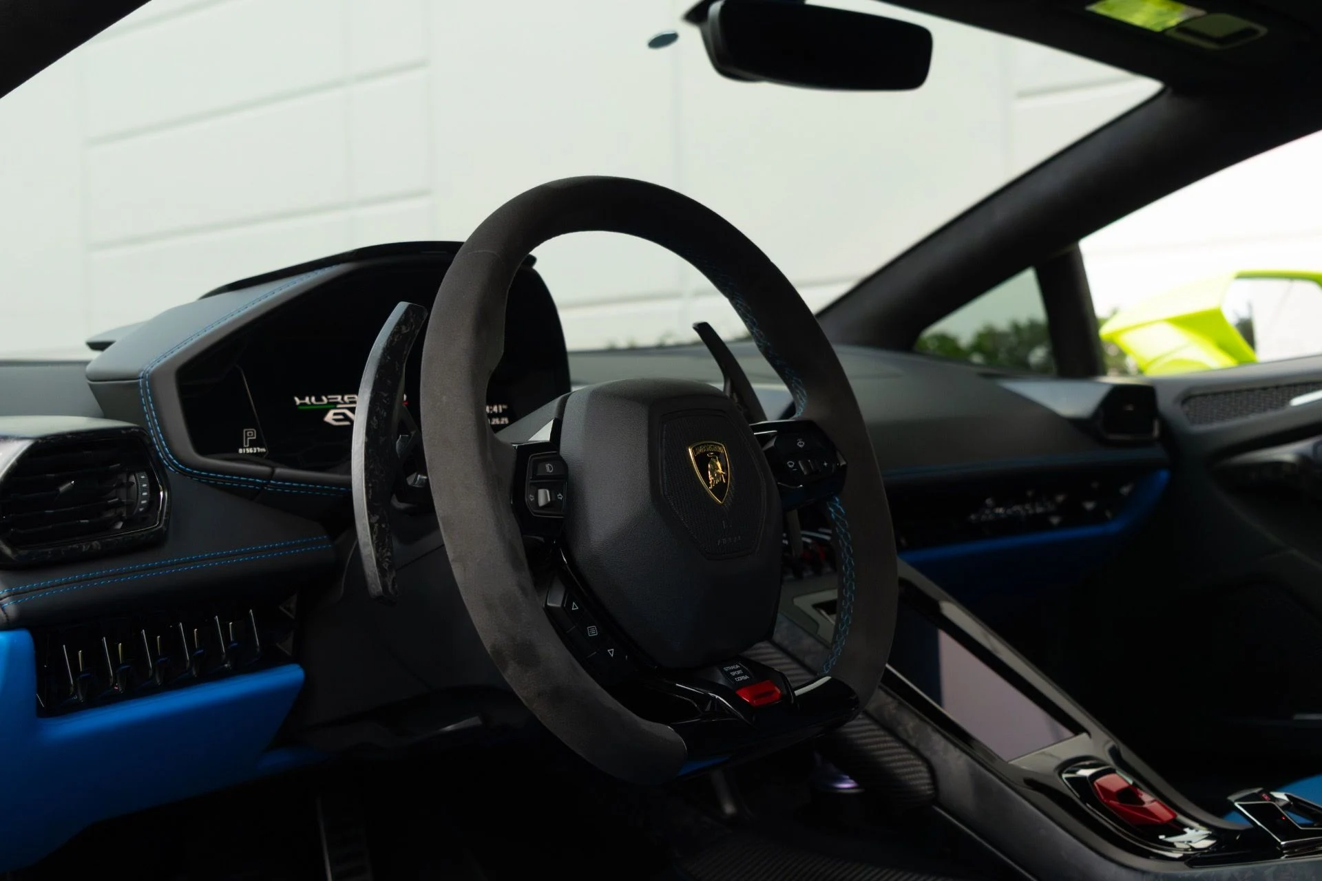 mph027_2420428954_Used_2020_Lamborghini_Huracan_EVO_1764467705_4e95ea8eea