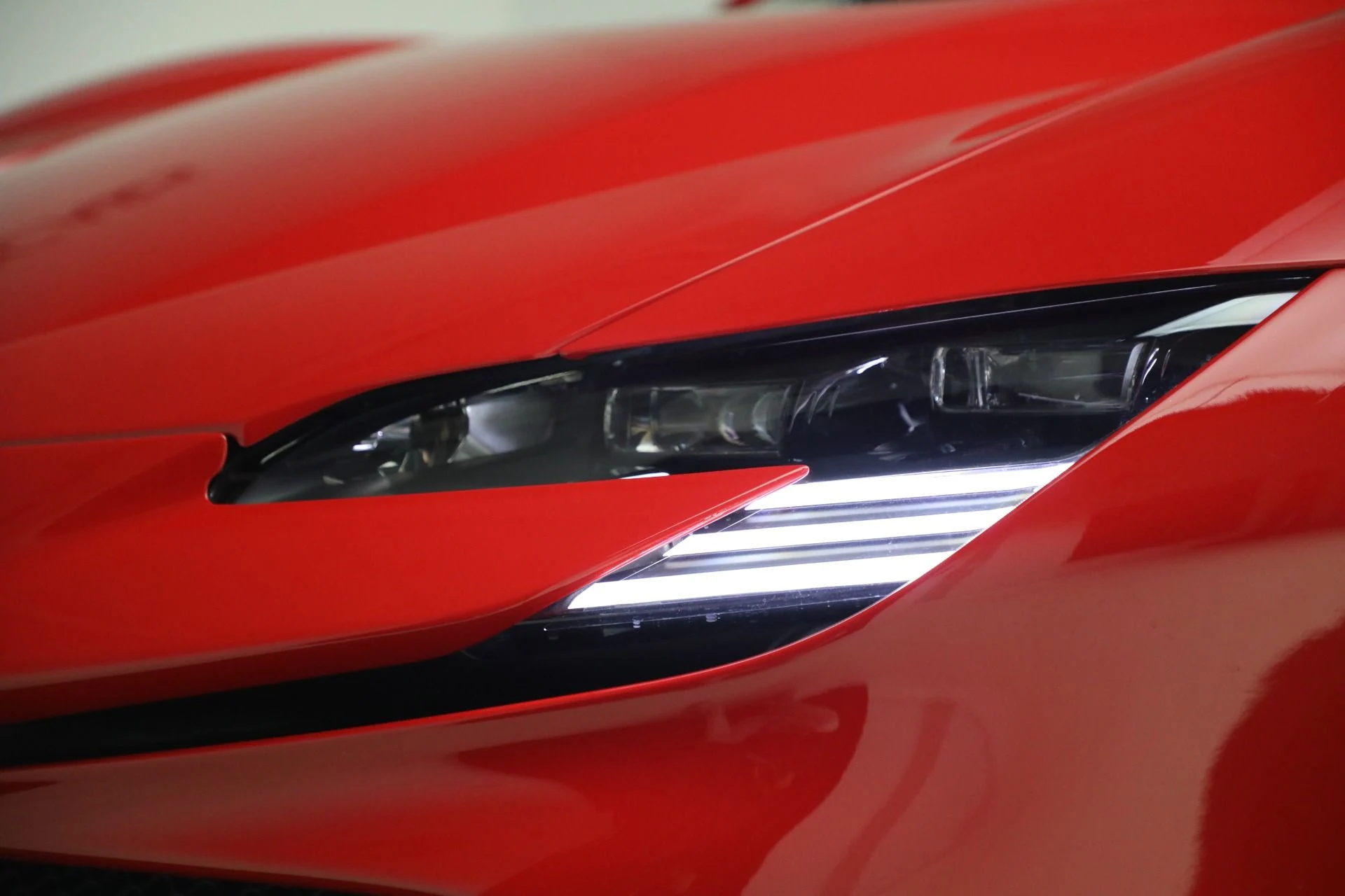 mph027_2422280320_Used_2022_Ferrari_SF_90_Stradale_1776195358_d03904b3b4