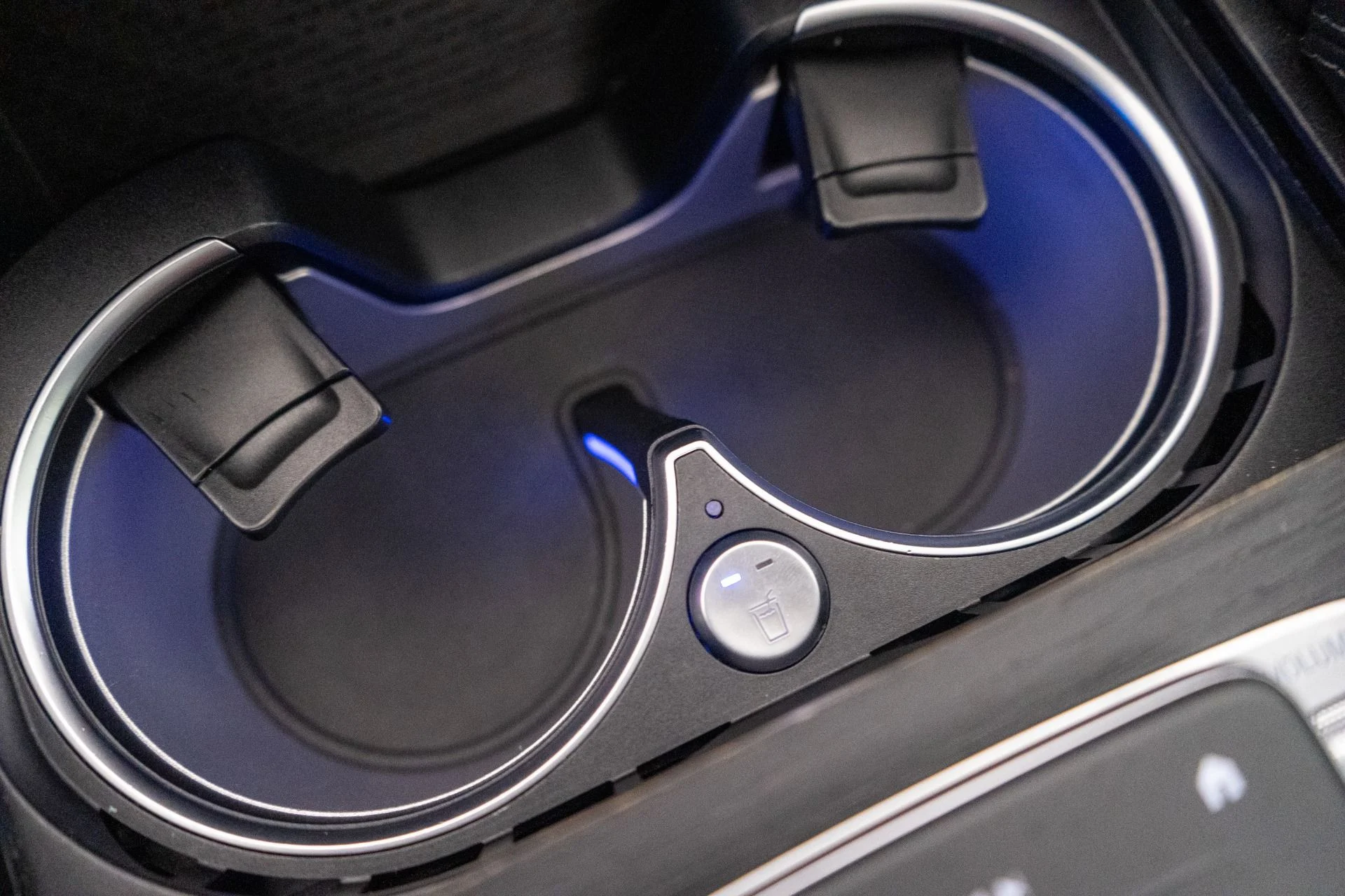 mph027_2422786617_Used_2023_Mercedes_Benz_Maybach_GLS_600_4_MATIC_Factory_Two_Tone_paint_Diamond_Turned_Wheels_Loaded_1757365639_79964a14e3