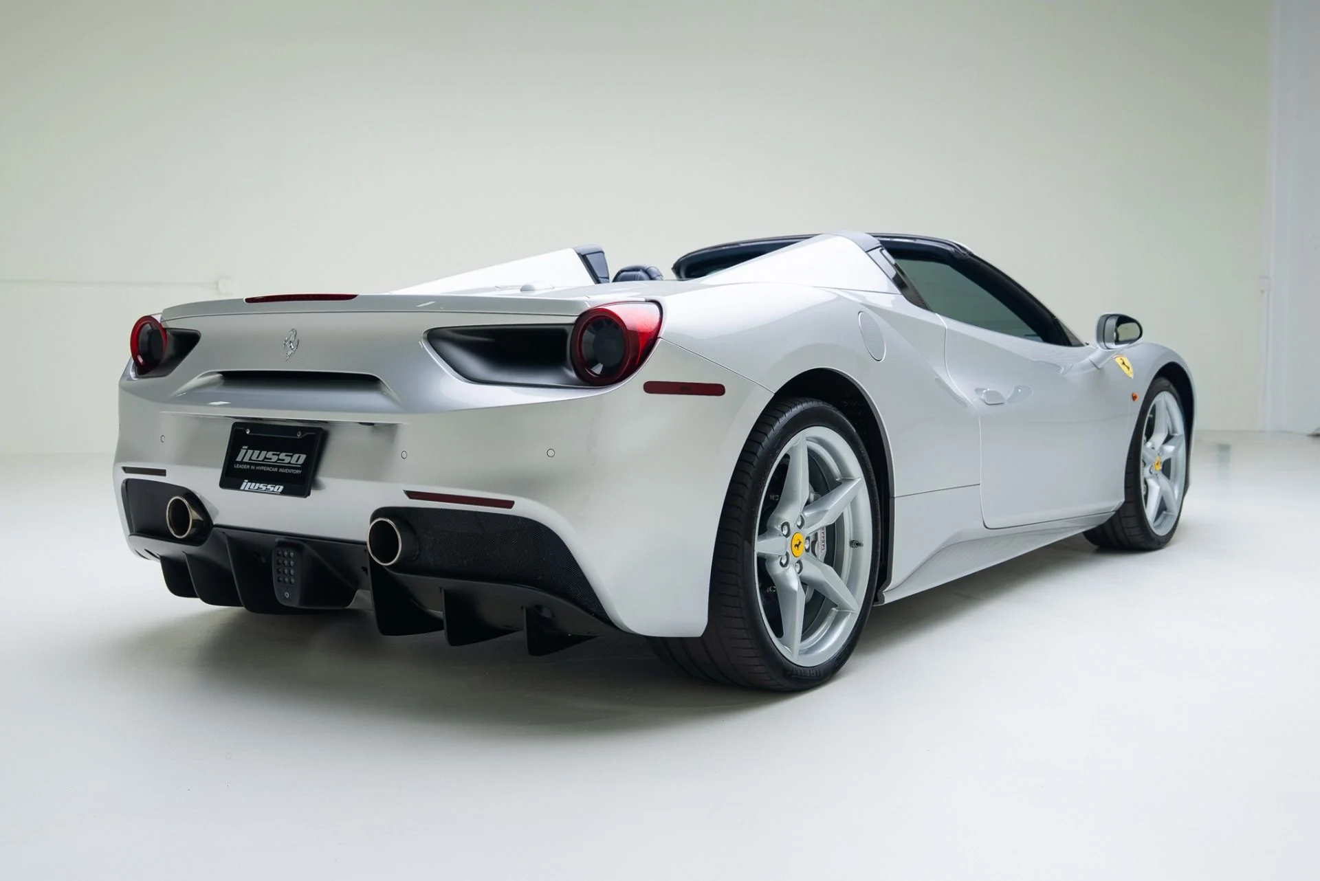 mph027_2423249317_Used_2017_Ferrari_488_Spider_1762375405_0308d901f2