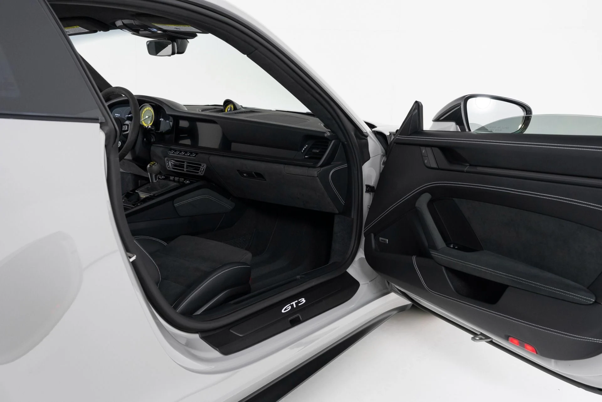 mph027_2431587651_Used_2022_Porsche_911_GT_3_1772126171_dae3b97b9b