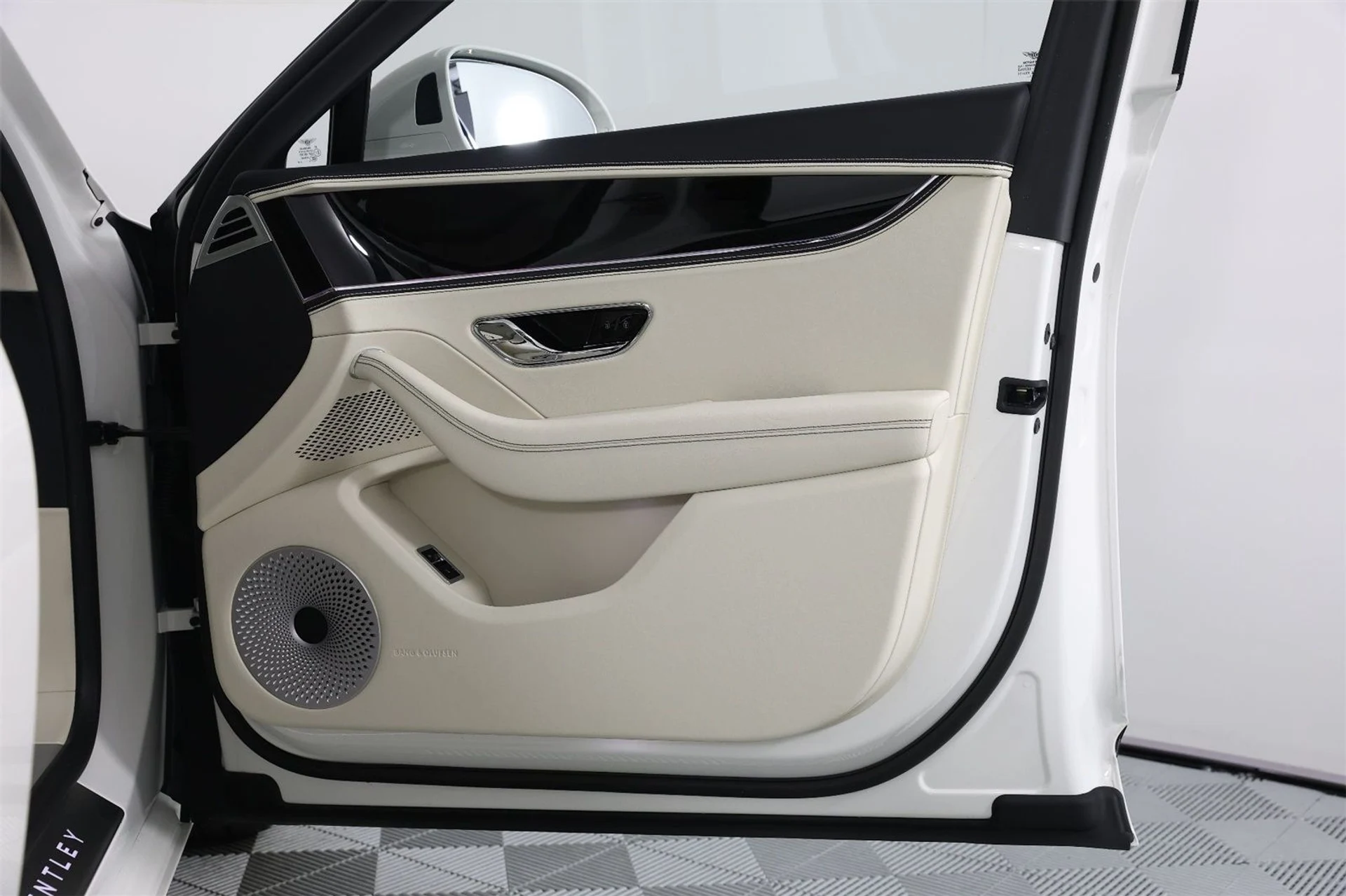 mph027_2434004898_c96e8bcfe4b21307f6841d1510e4ad38_01e2ea93eb