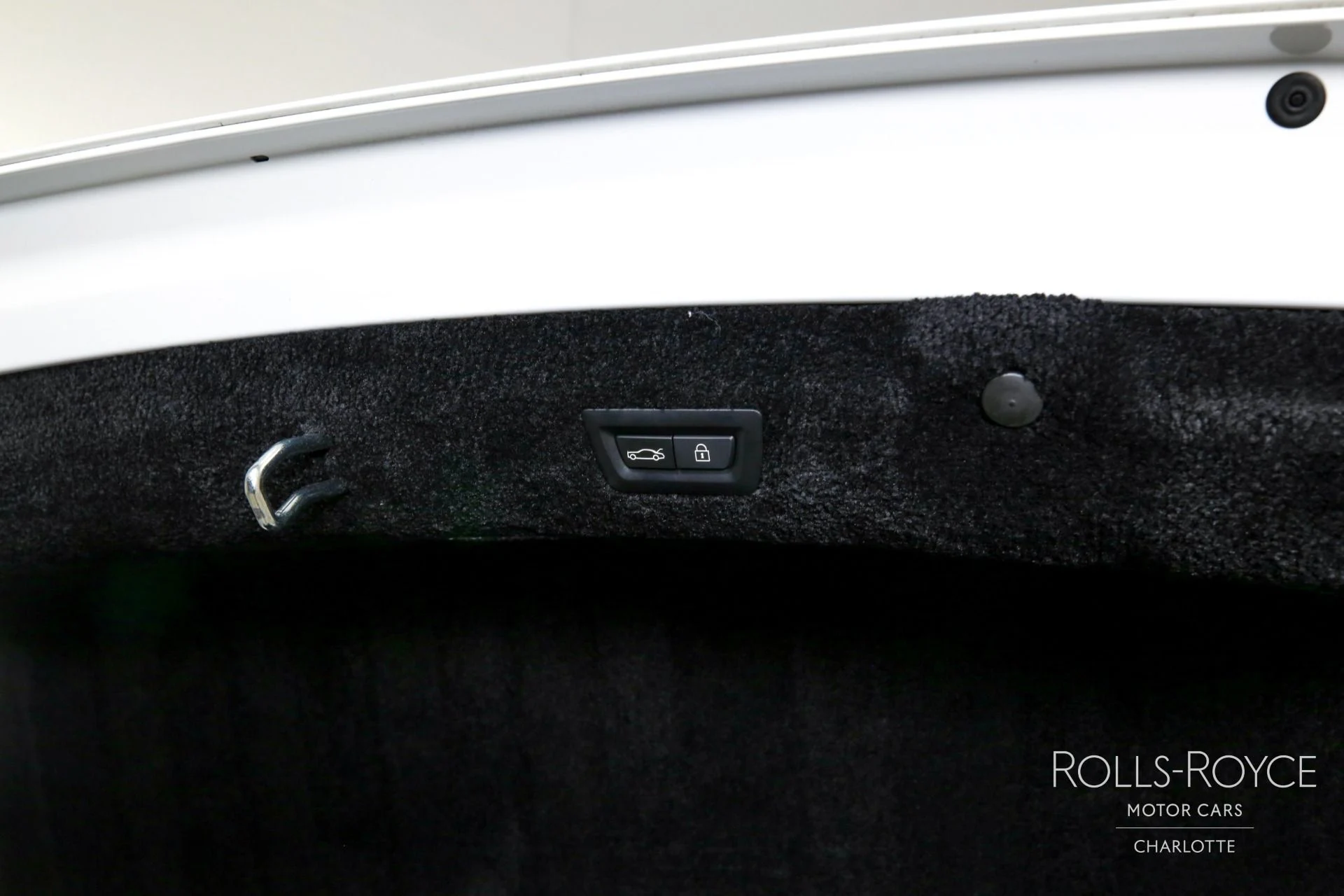 mph027_2435467858_Used_2024_Rolls_Royce_Phantom_1767116656_d4cb198f5a